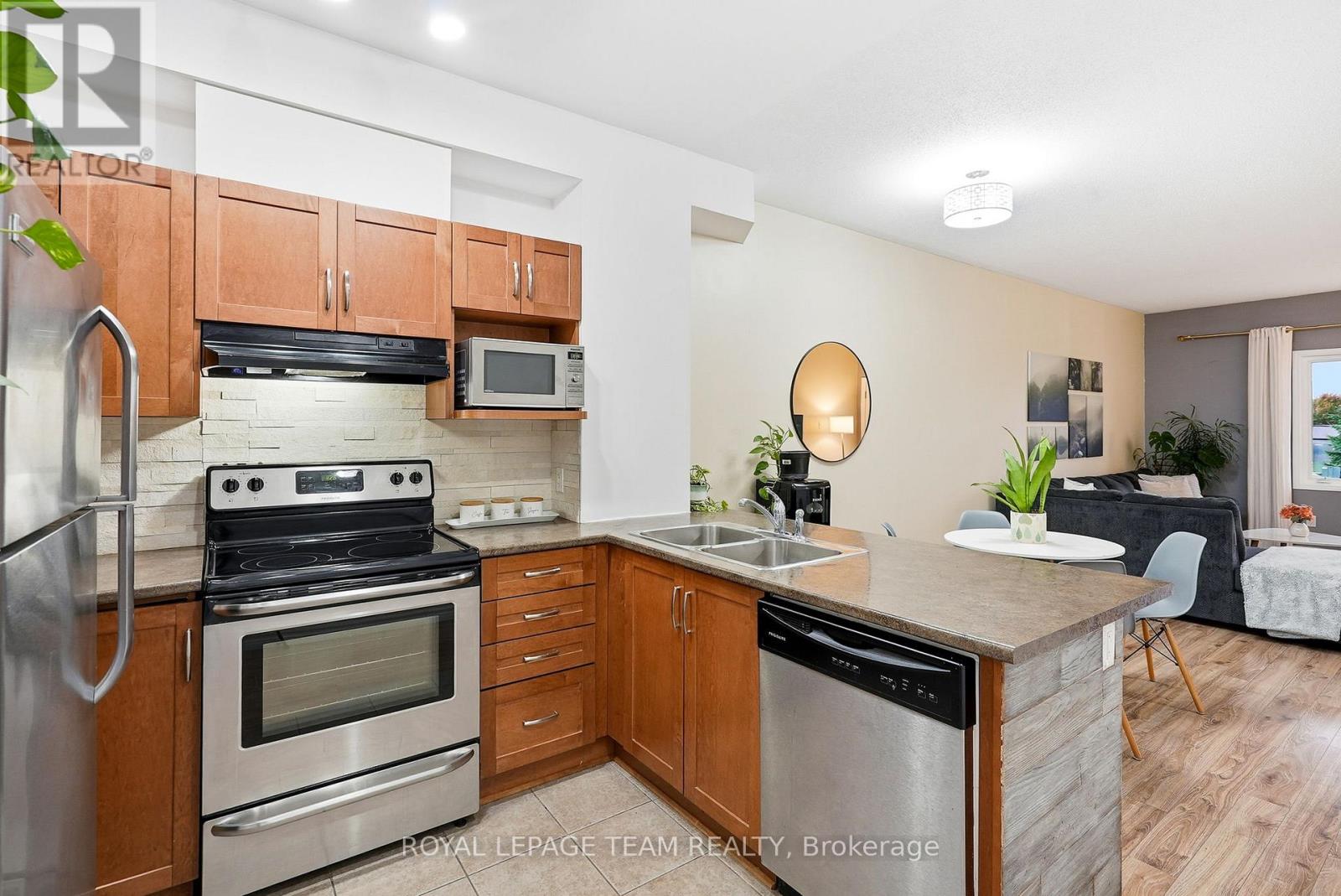 104 Fir Lane, North Grenville, Ontario  K0G 1J0 - Photo 7 - X12797962