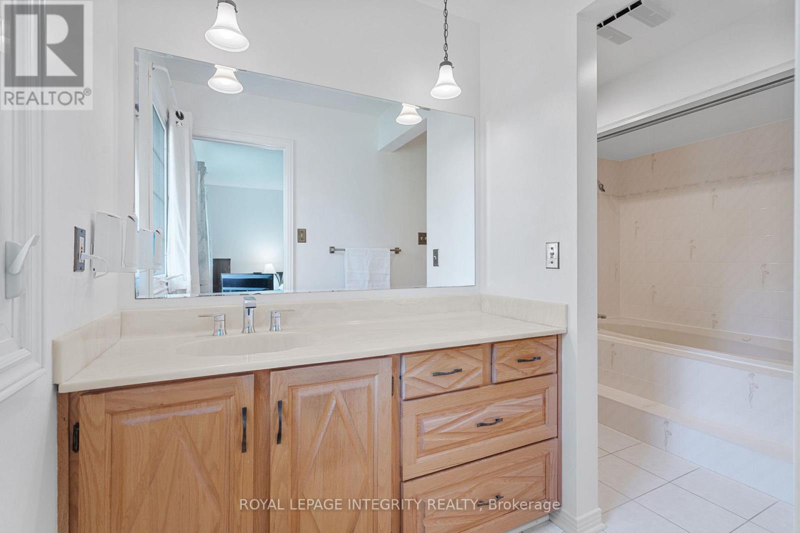 12 Wynford Avenue, Ottawa, Ontario  K2G 3Z3 - Photo 23 - X12798030