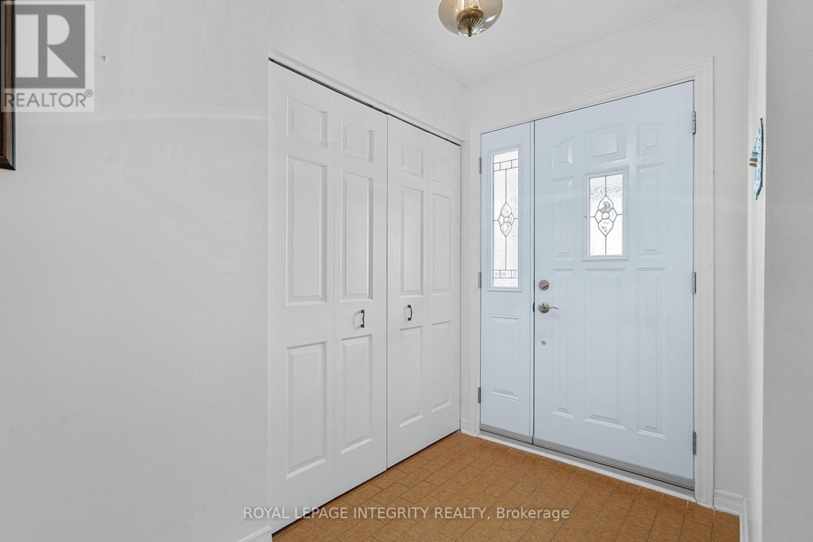 12 Wynford Avenue, Ottawa, Ontario  K2G 3Z3 - Photo 4 - X12798030