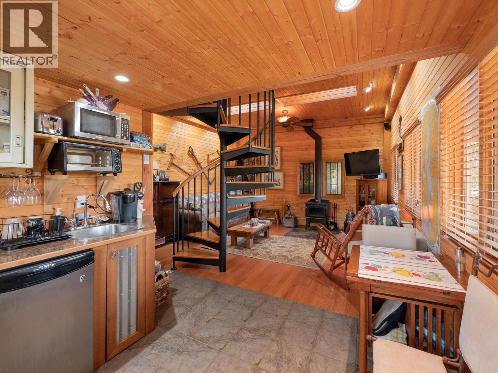 9305 Stephens Way, Halfmoon Bay, British Columbia  V7Z 1G9 - Photo 6 - R3090999