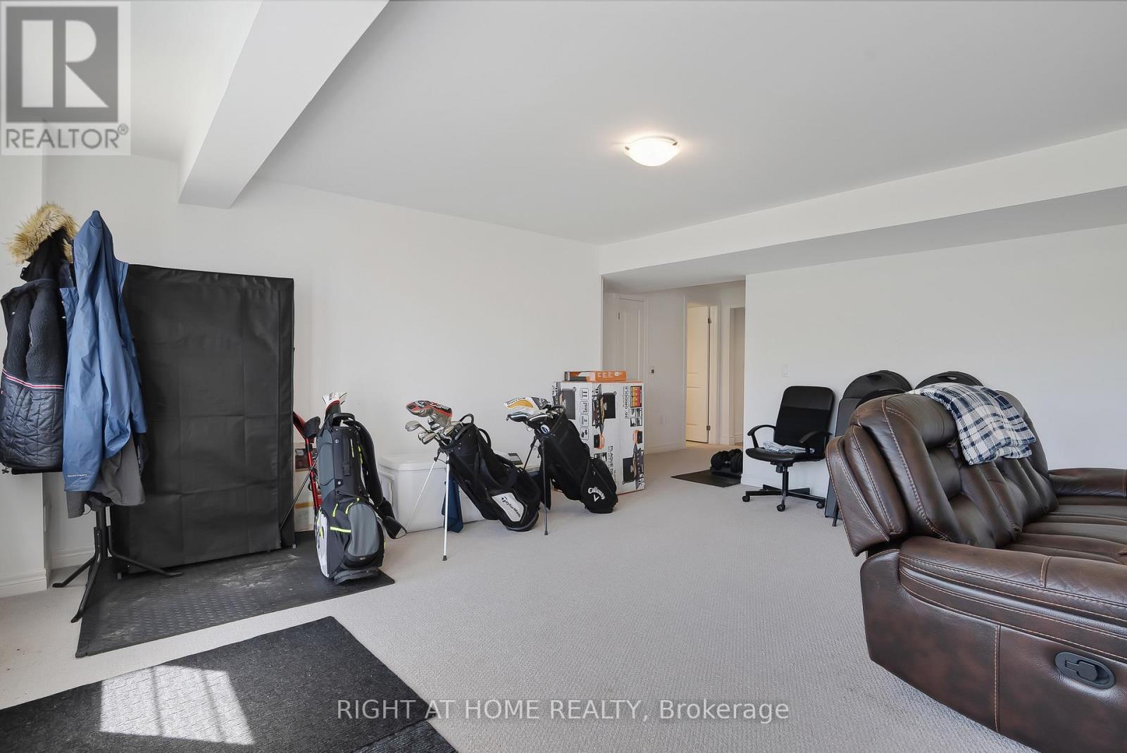 19 Robarts Drive, Hamilton, Ontario  L9K 0H5 - Photo 39 - X12560614