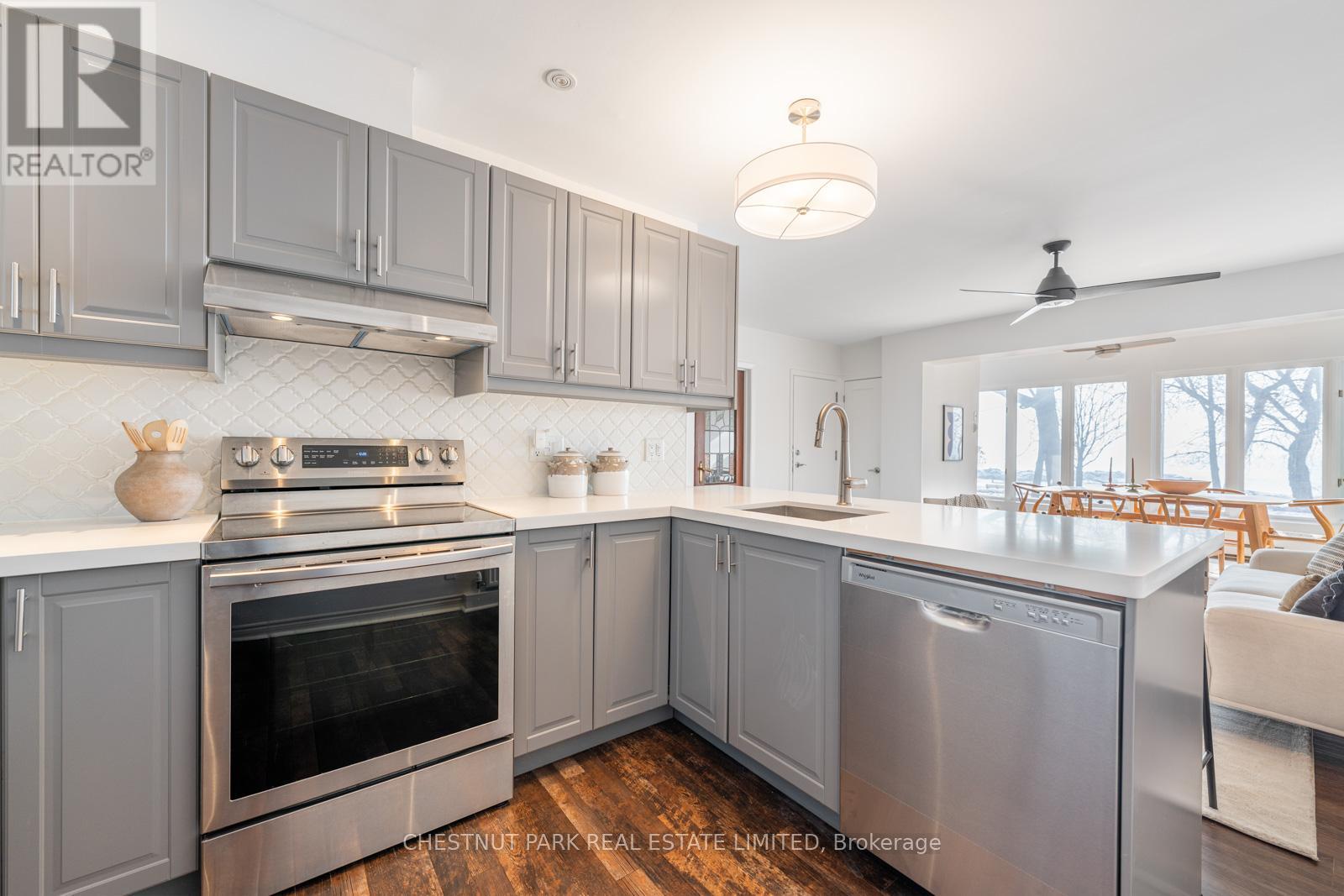 108 Hubbard Boulevard, Toronto, Ontario  M4E 1A6 - Photo 7 - E12797968