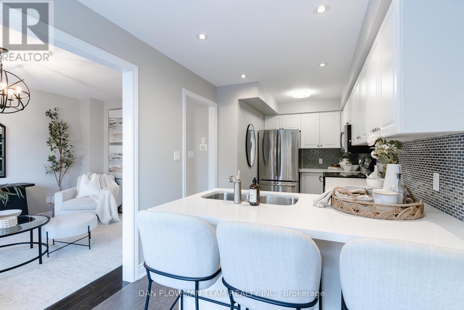 3 Teddington Crescent, Whitby, Ontario  L1R 1S4 - Photo 11 - E12797980