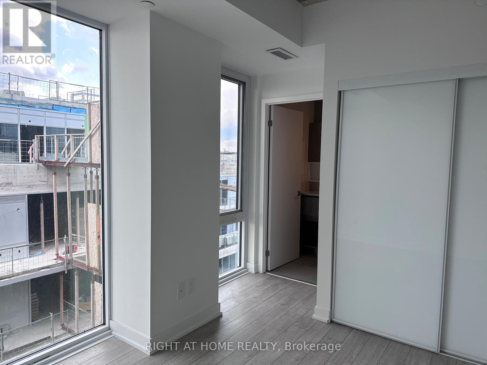 705 - 45 Baseball Place, Toronto, Ontario  M4M 0H1 - Photo 11 - E12798000