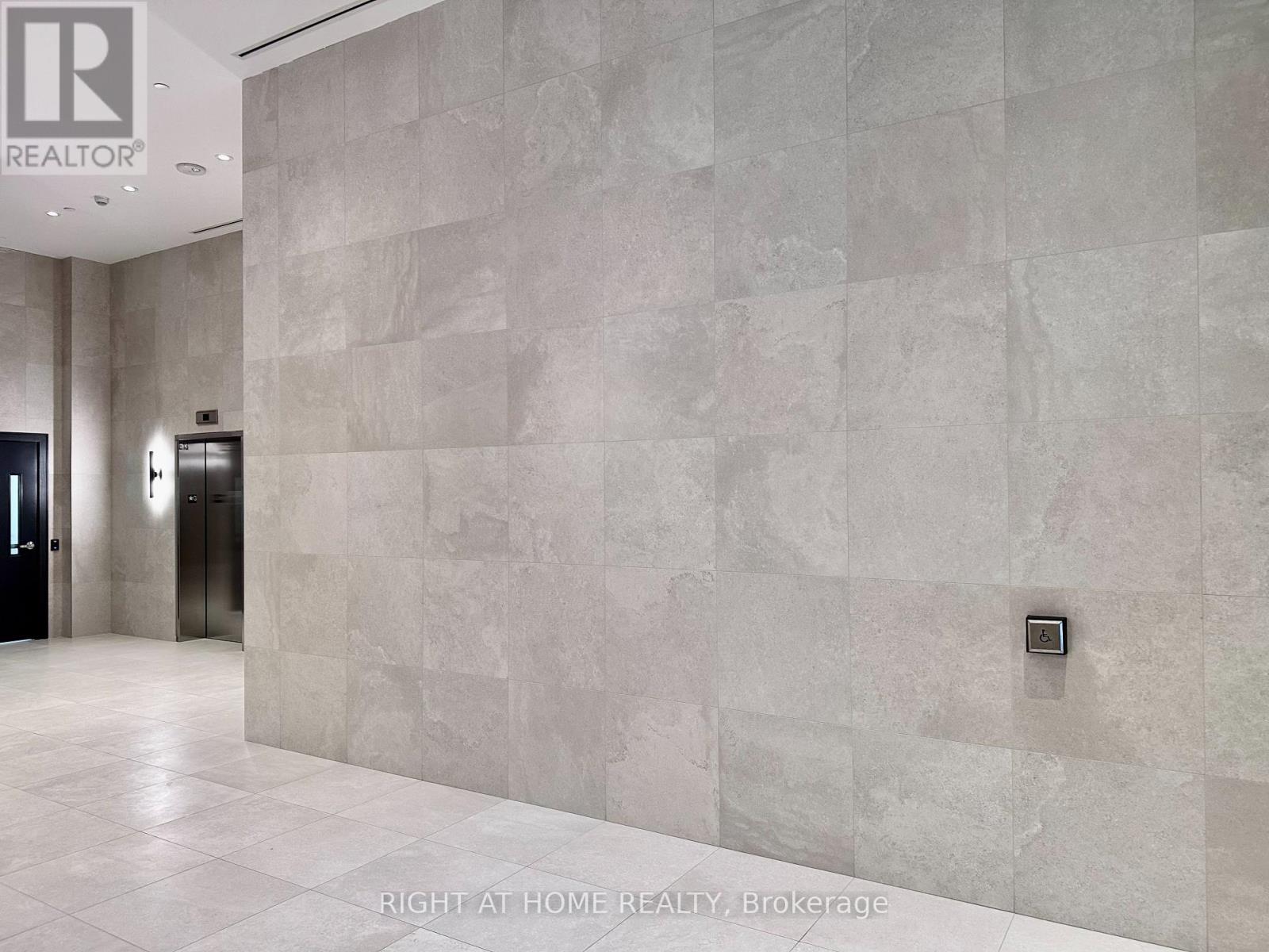 705 - 45 Baseball Place, Toronto, Ontario  M4M 0H1 - Photo 3 - E12798000