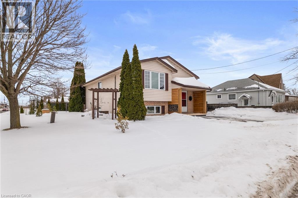 379 S Southworth Street S, Welland, Ontario  L3B 2A1 - Photo 3 - 40805985