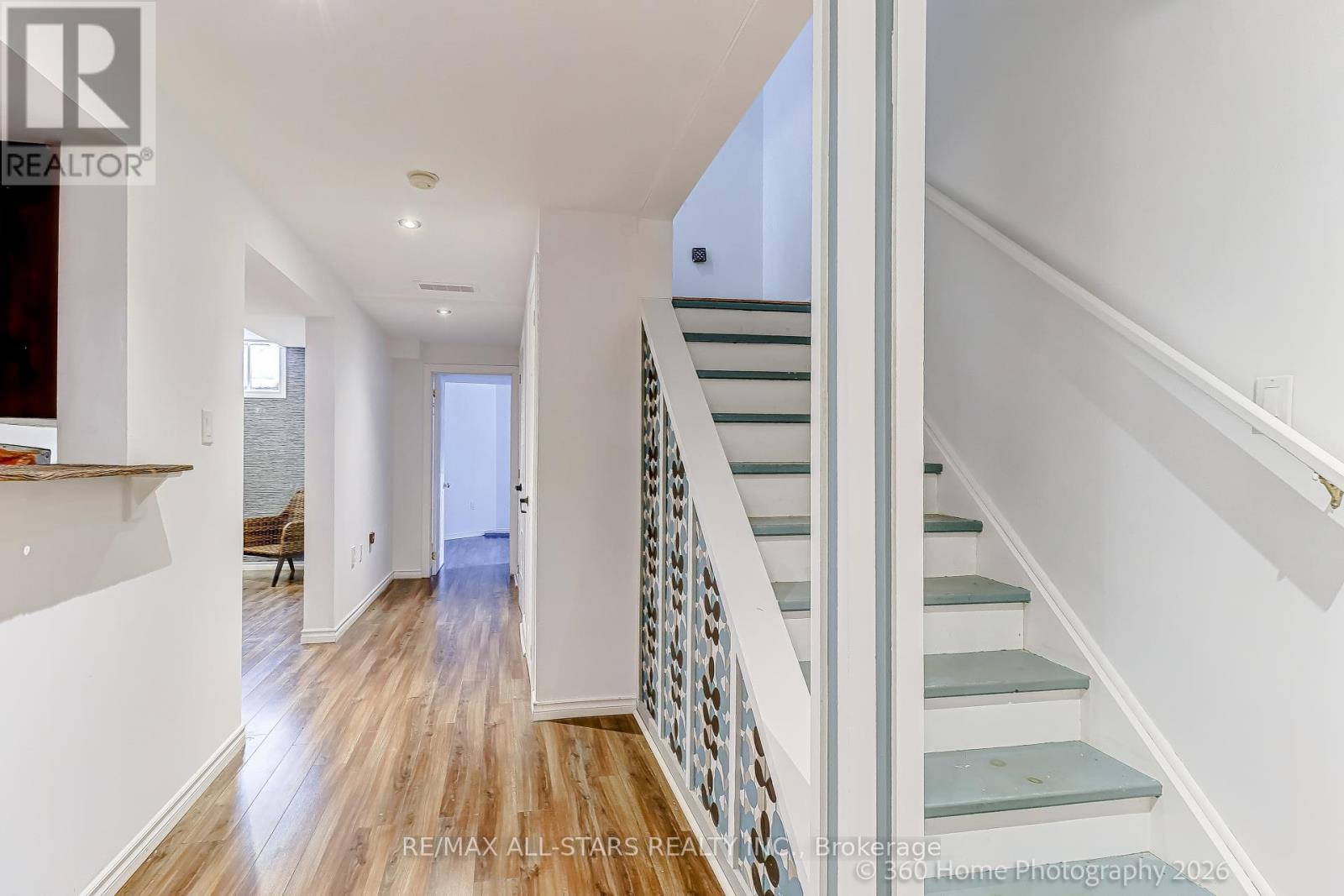 6 Amberview Drive, Georgina, Ontario  L4P 3X6 - Photo 7 - N12798036