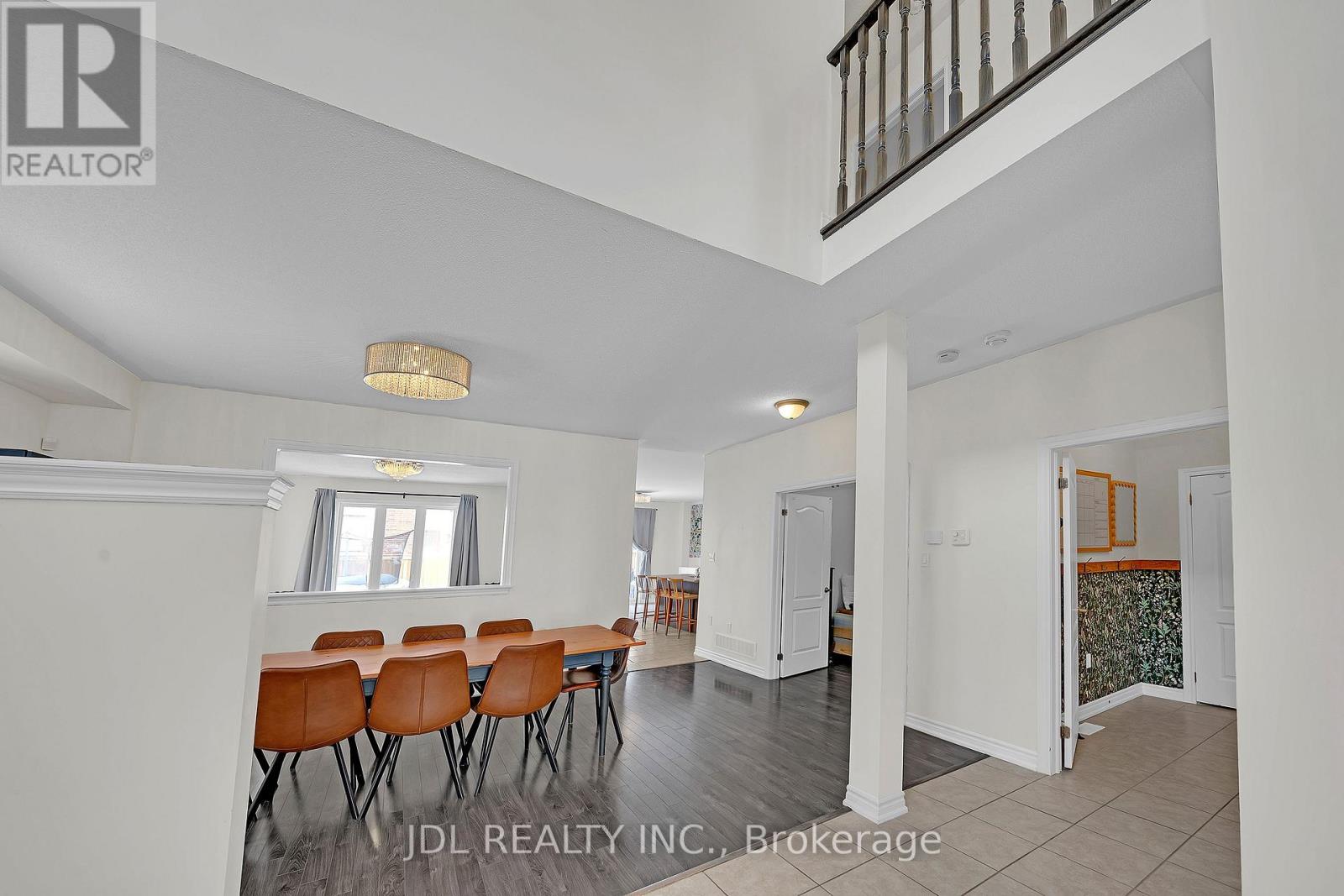 376 Miller Park Avenue, Bradford West Gwillimbury (Bradford), Ontario  L3Z 3J2 - Photo 4 - N12798070