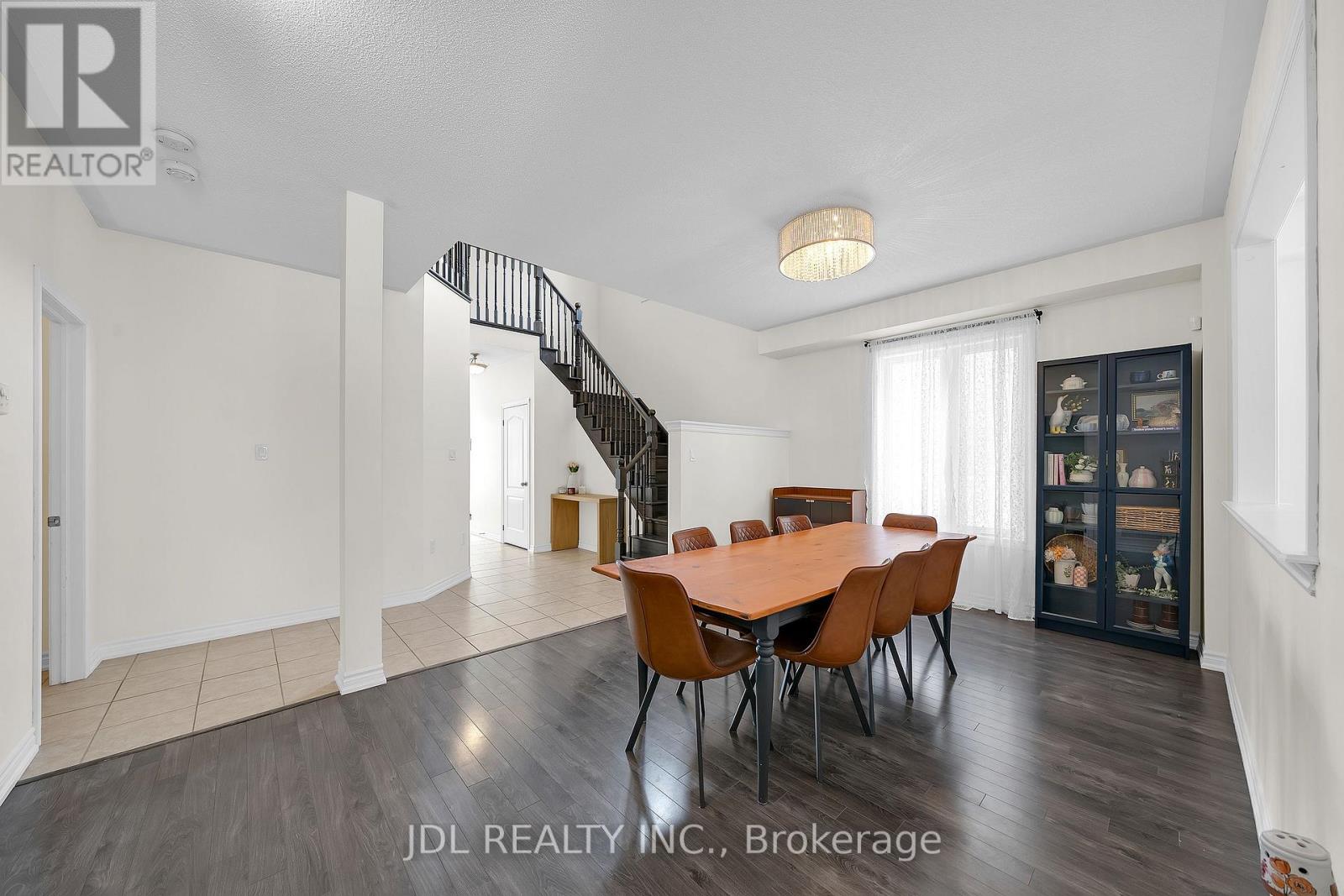 376 Miller Park Avenue, Bradford West Gwillimbury (Bradford), Ontario  L3Z 3J2 - Photo 6 - N12798070