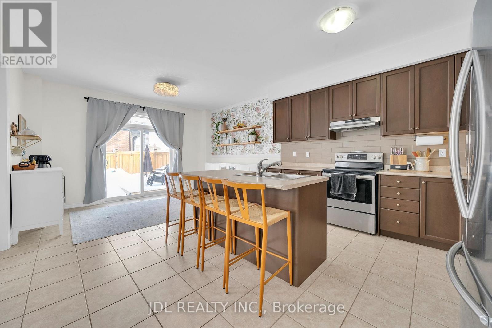 376 Miller Park Avenue, Bradford West Gwillimbury (Bradford), Ontario  L3Z 3J2 - Photo 7 - N12798070