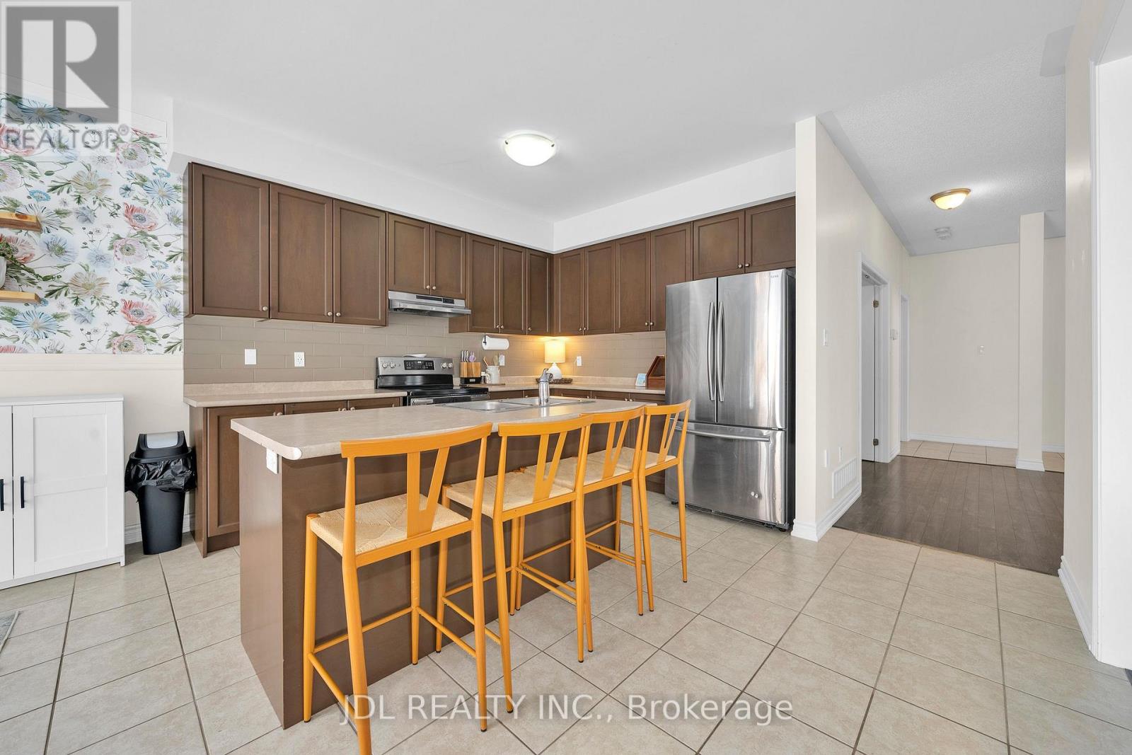 376 Miller Park Avenue, Bradford West Gwillimbury (Bradford), Ontario  L3Z 3J2 - Photo 8 - N12798070