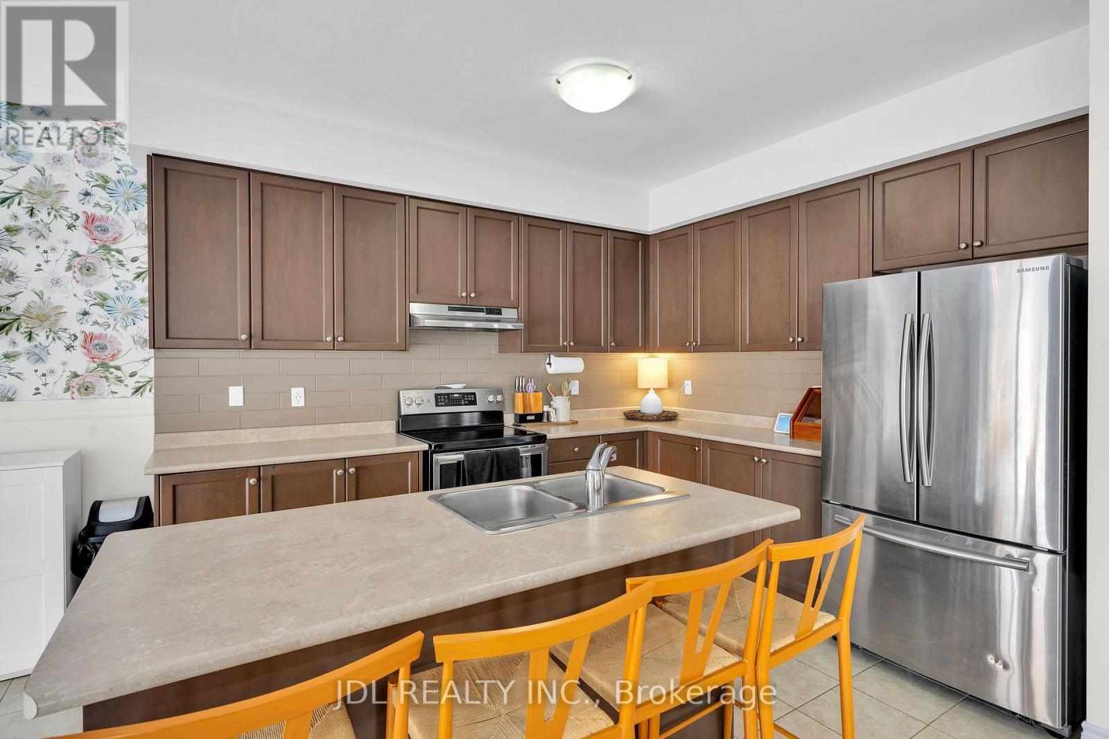 376 Miller Park Avenue, Bradford West Gwillimbury (Bradford), Ontario  L3Z 3J2 - Photo 9 - N12798070