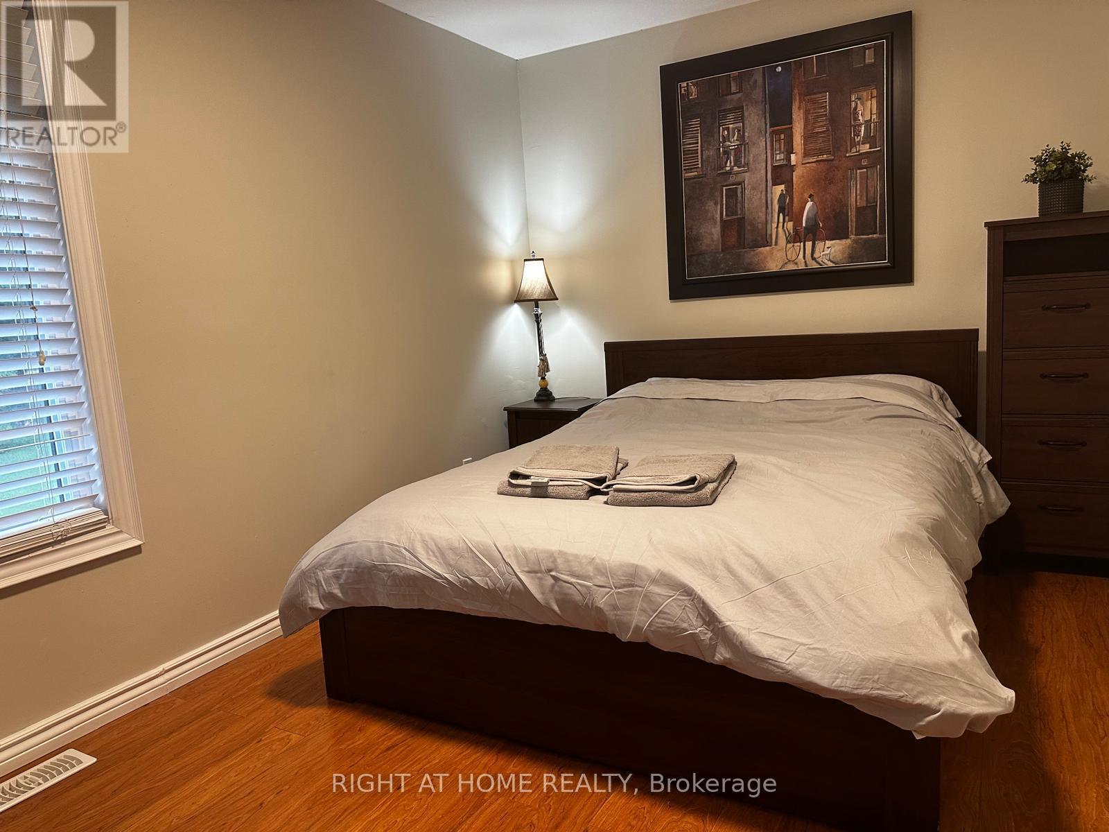 741 Innisfil Beach Road, Innisfil, Ontario  L9S 4E4 - Photo 19 - N12798084