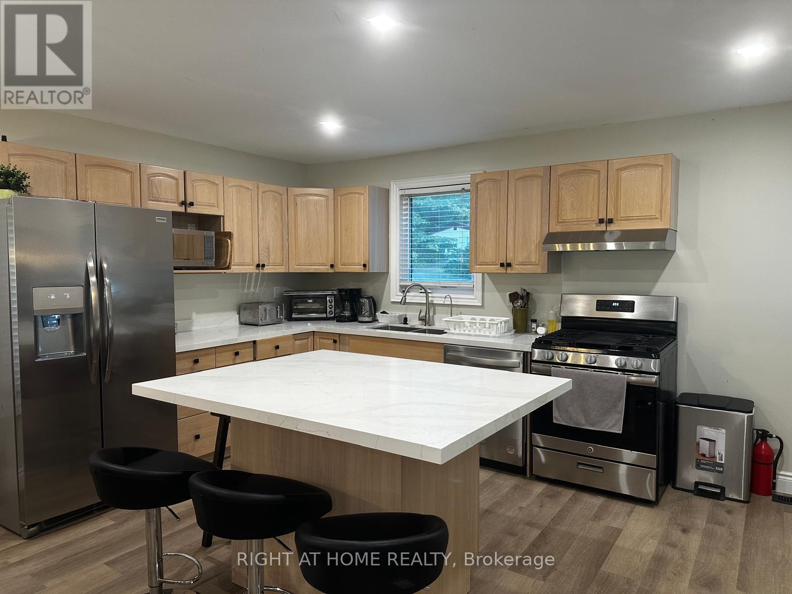 741 Innisfil Beach Road, Innisfil, Ontario  L9S 4E4 - Photo 9 - N12798084