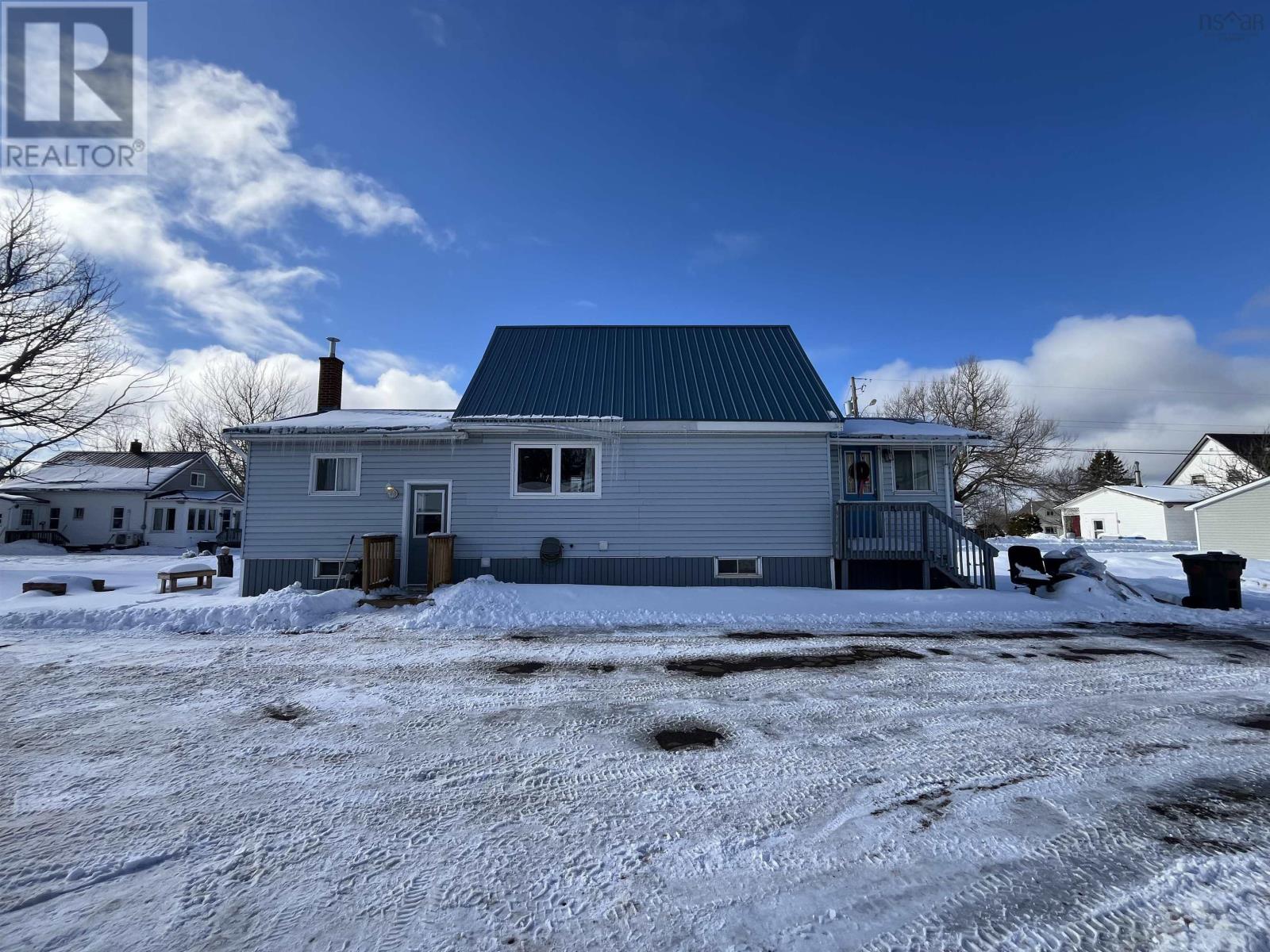 66 Mcgee Street, Springhill, Nova Scotia  B0M 1X0 - Photo 3 - 202602974