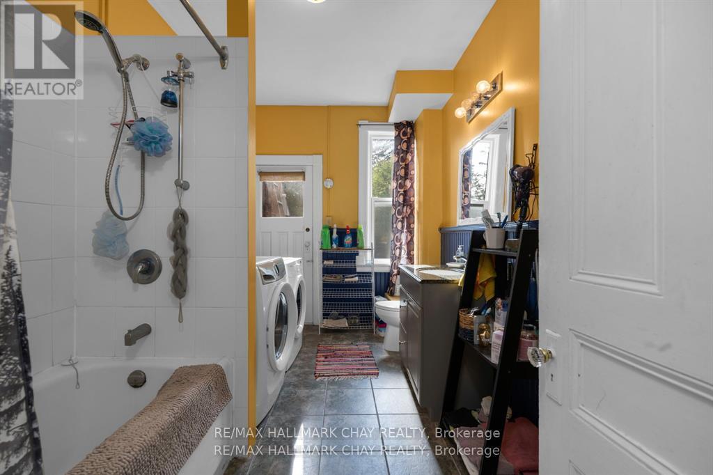 14 Coldwater Road, Severn (Coldwater), Ontario  L0K 1E0 - Photo 31 - S12798008