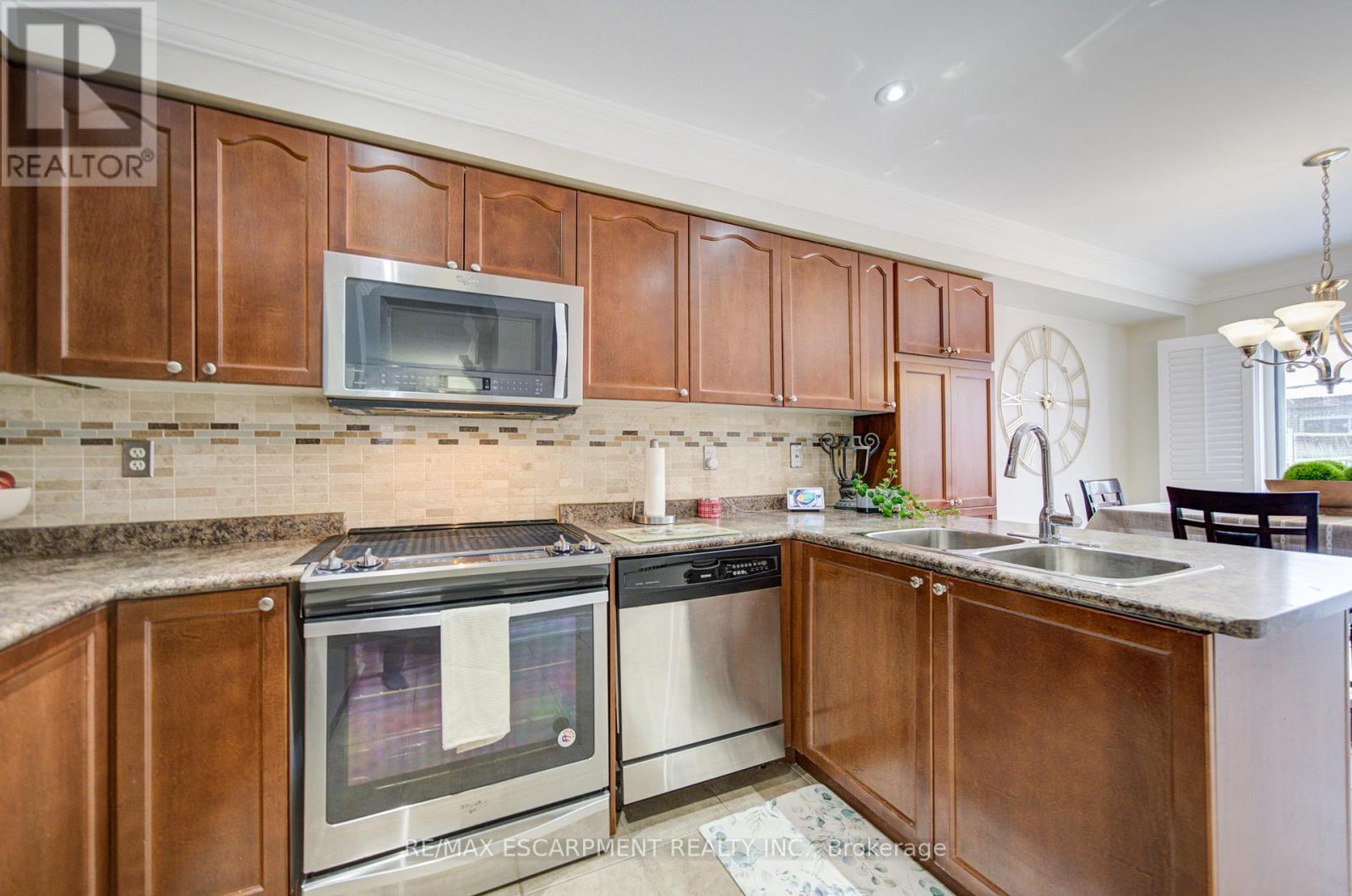 1227 Lamont Crescent, Milton, Ontario  L9T 6W5 - Photo 10 - W12798006