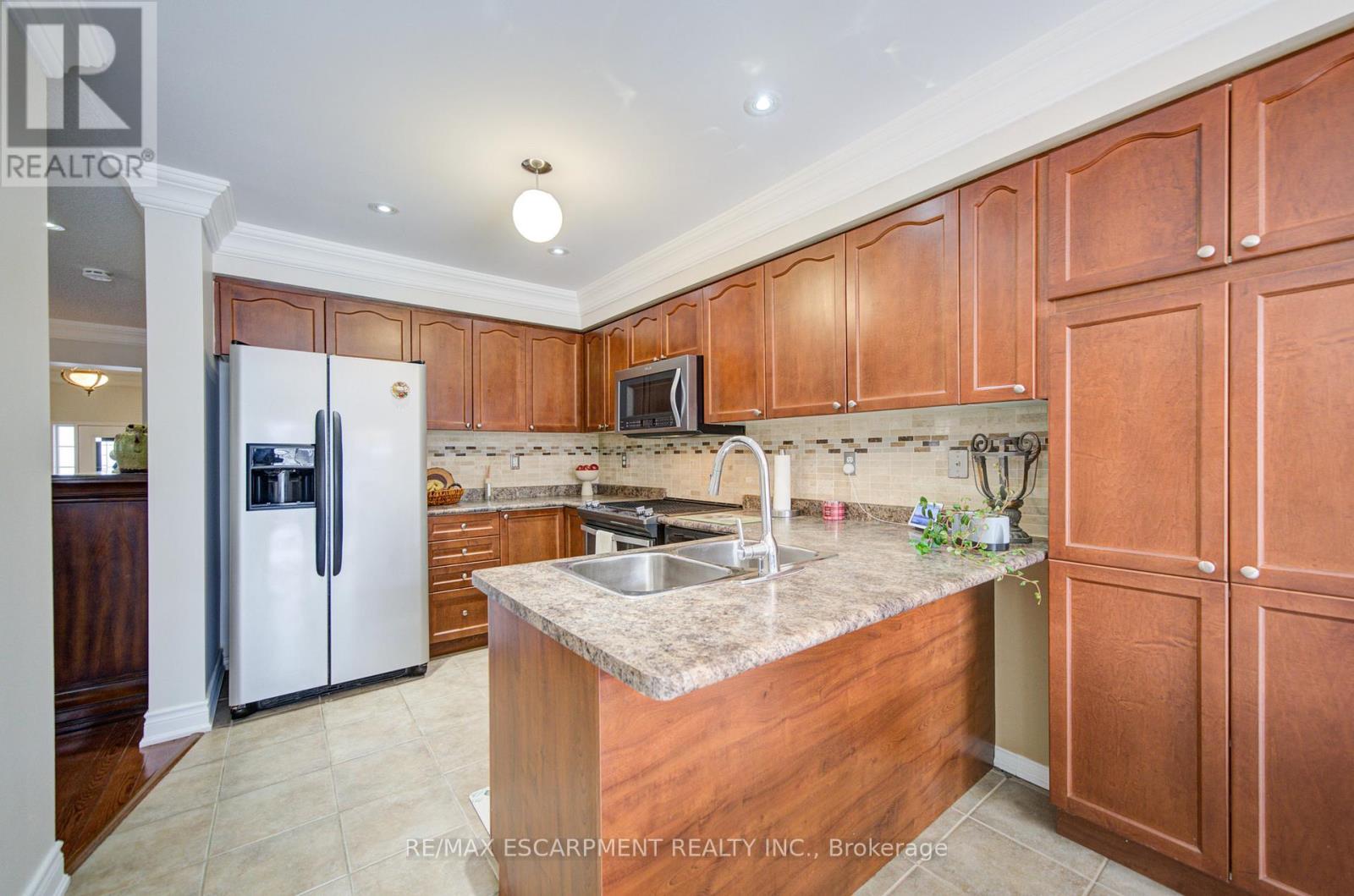 1227 Lamont Crescent, Milton, Ontario  L9T 6W5 - Photo 13 - W12798006