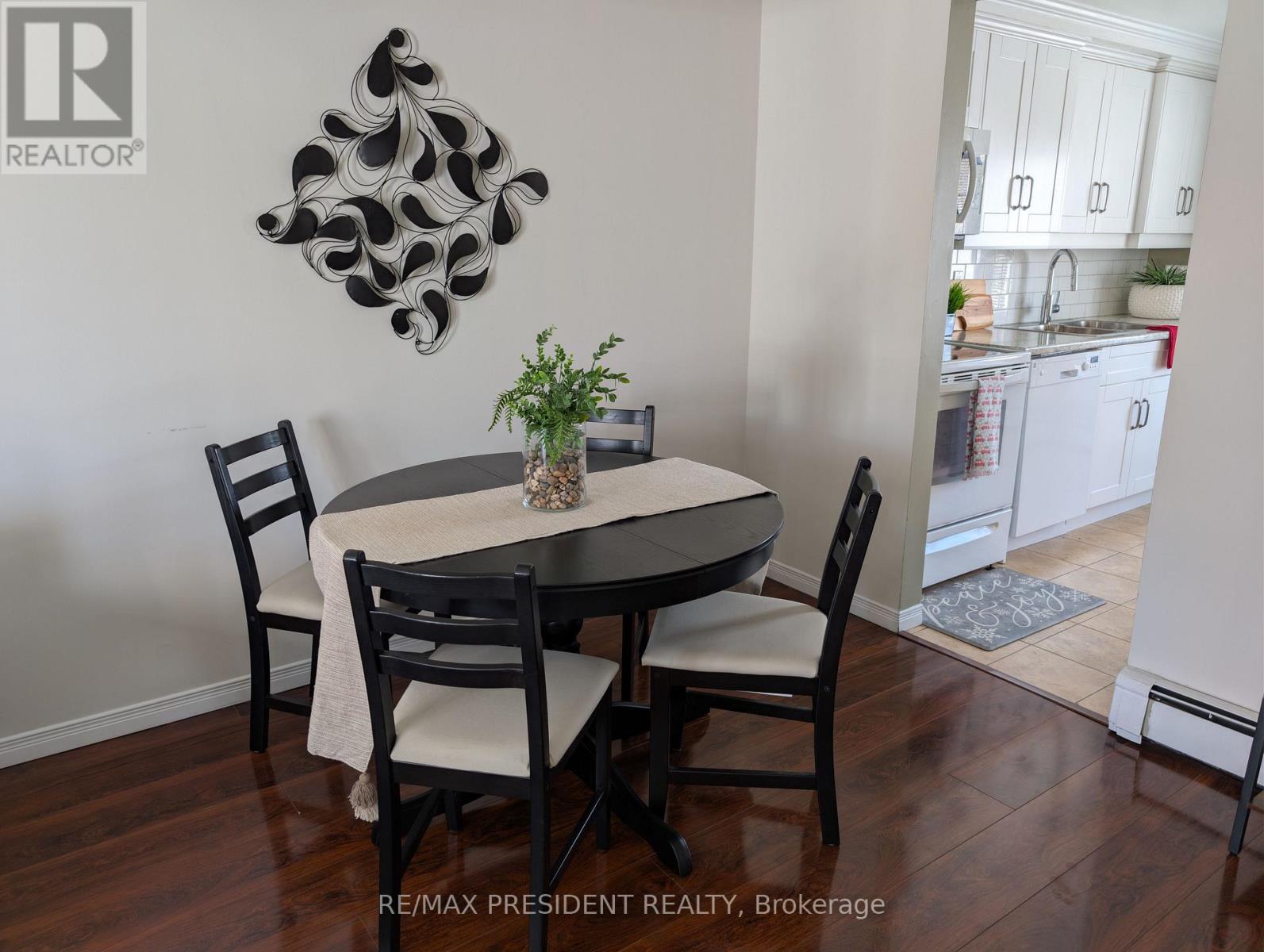 12 Hill Street, Halton Hills, Ontario  L7J 2W2 - Photo 11 - W12798090