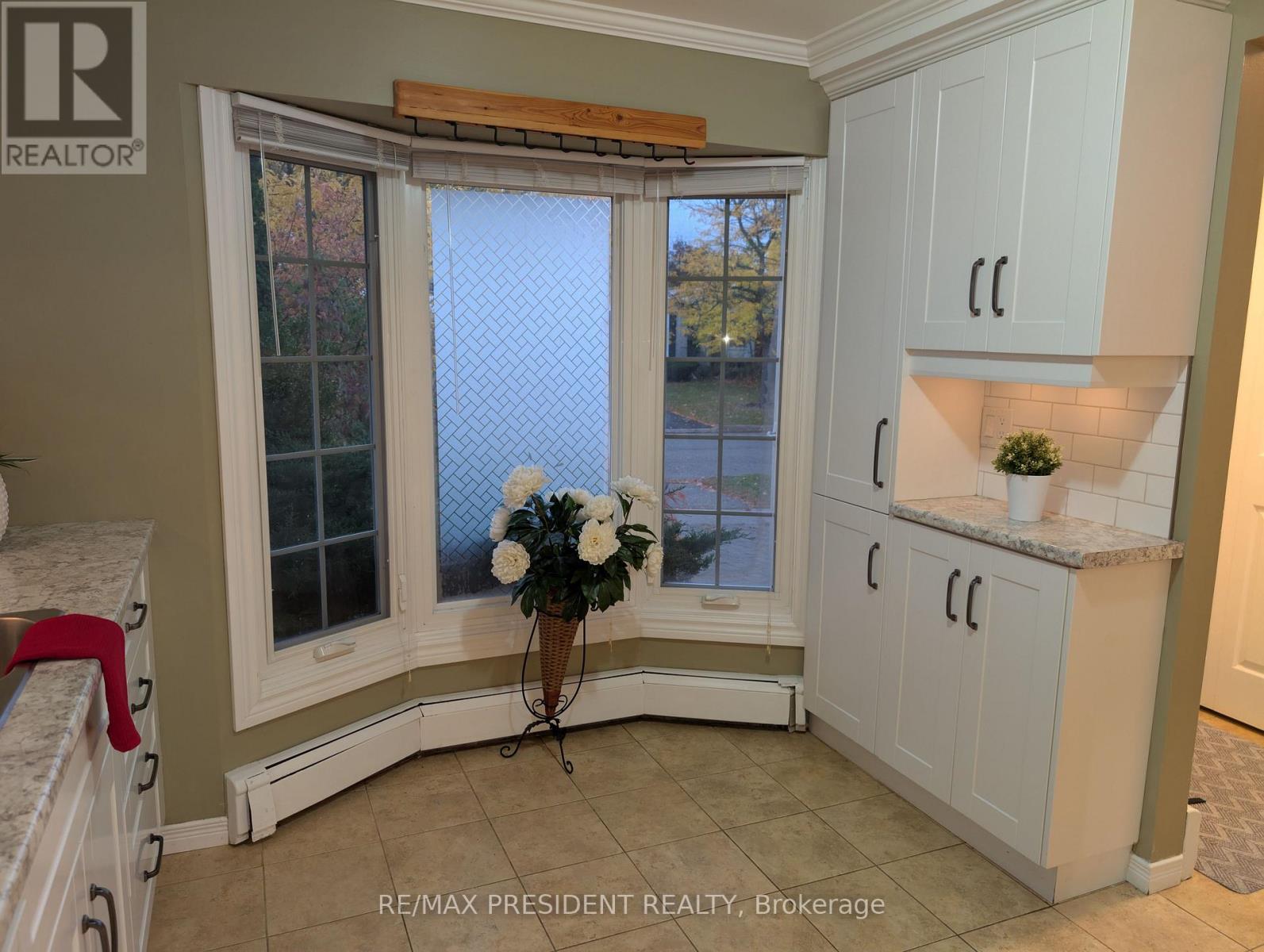 12 Hill Street, Halton Hills, Ontario  L7J 2W2 - Photo 9 - W12798090