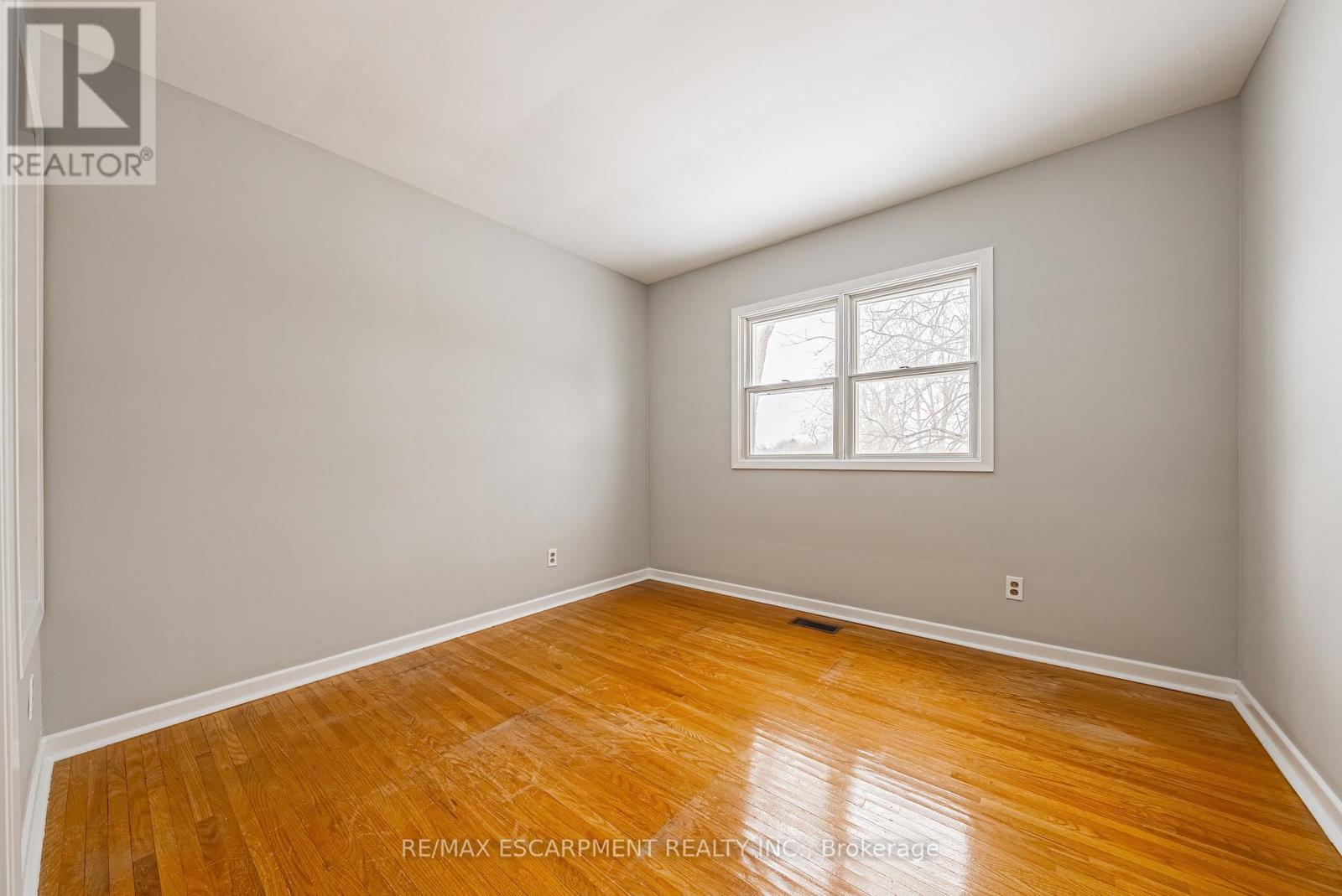 646 Alder Street W, Haldimand, Ontario  N1A 1S5 - Photo 14 - X12798032