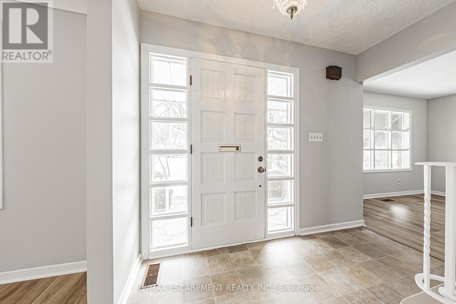 646 Alder Street W, Haldimand, Ontario  N1A 1S5 - Photo 5 - X12798032