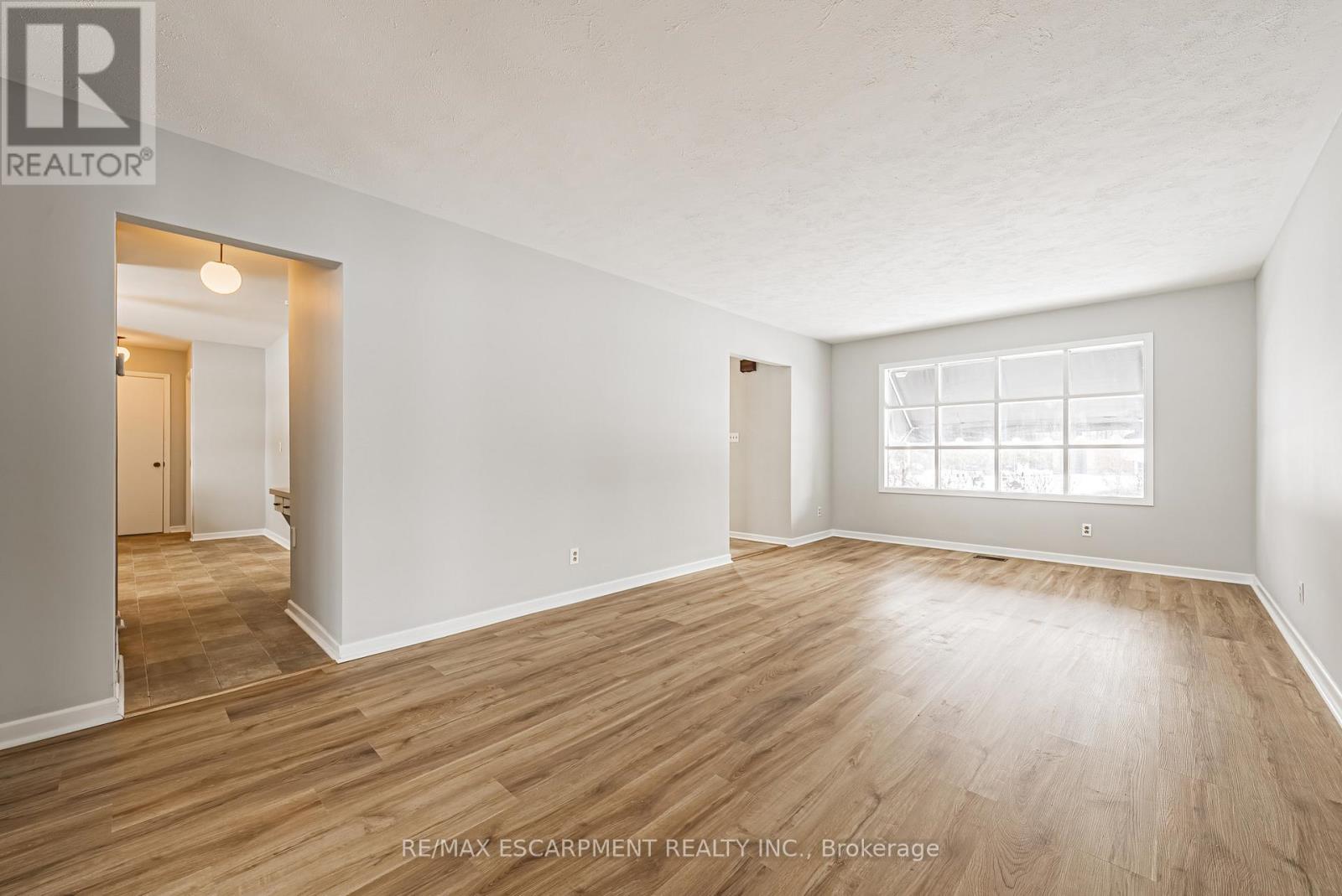 646 Alder Street W, Haldimand, Ontario  N1A 1S5 - Photo 6 - X12798032