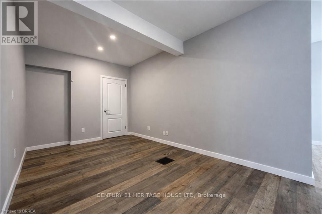 B - 33 Dumfries Street, Brant (Paris), Ontario  N3L 2C9 - Photo 3 - X12798034