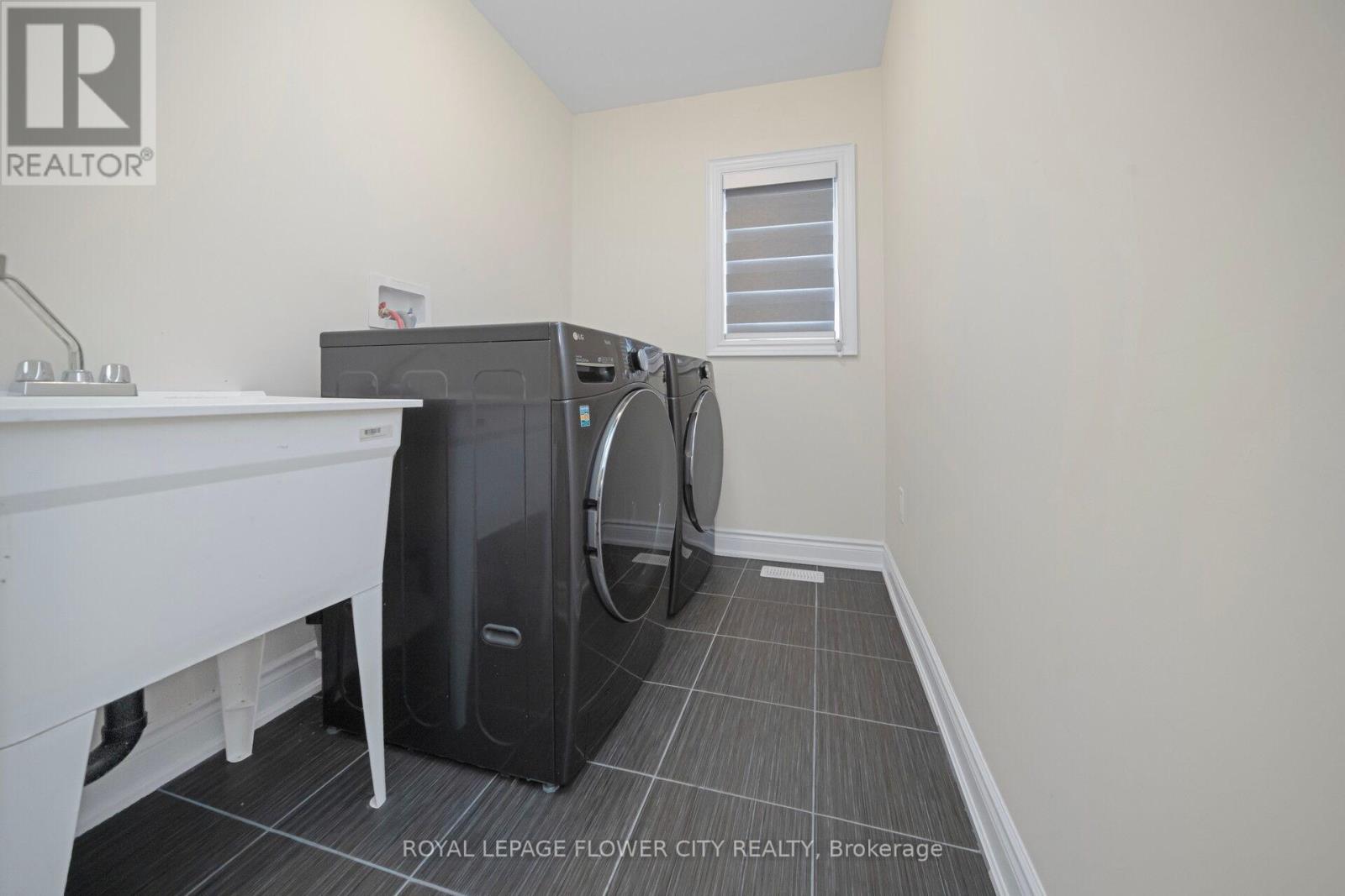 73 Sundin Drive, Haldimand, Ontario  N3W 0H3 - Photo 31 - X12798046