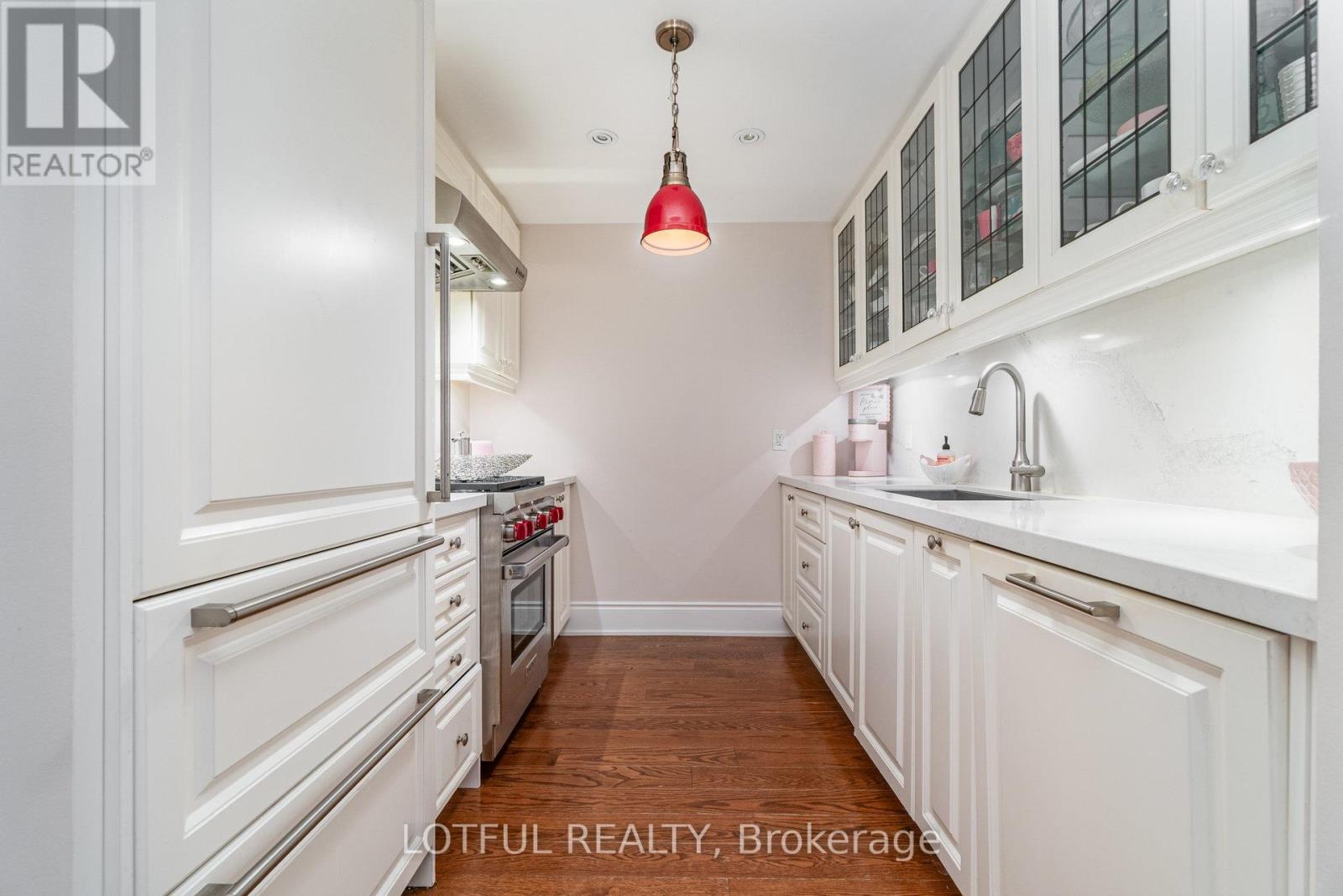 711 - 3500 Lakeshore Road W, Oakville, Ontario  L6L 0B4 - Photo 6 - W12786952