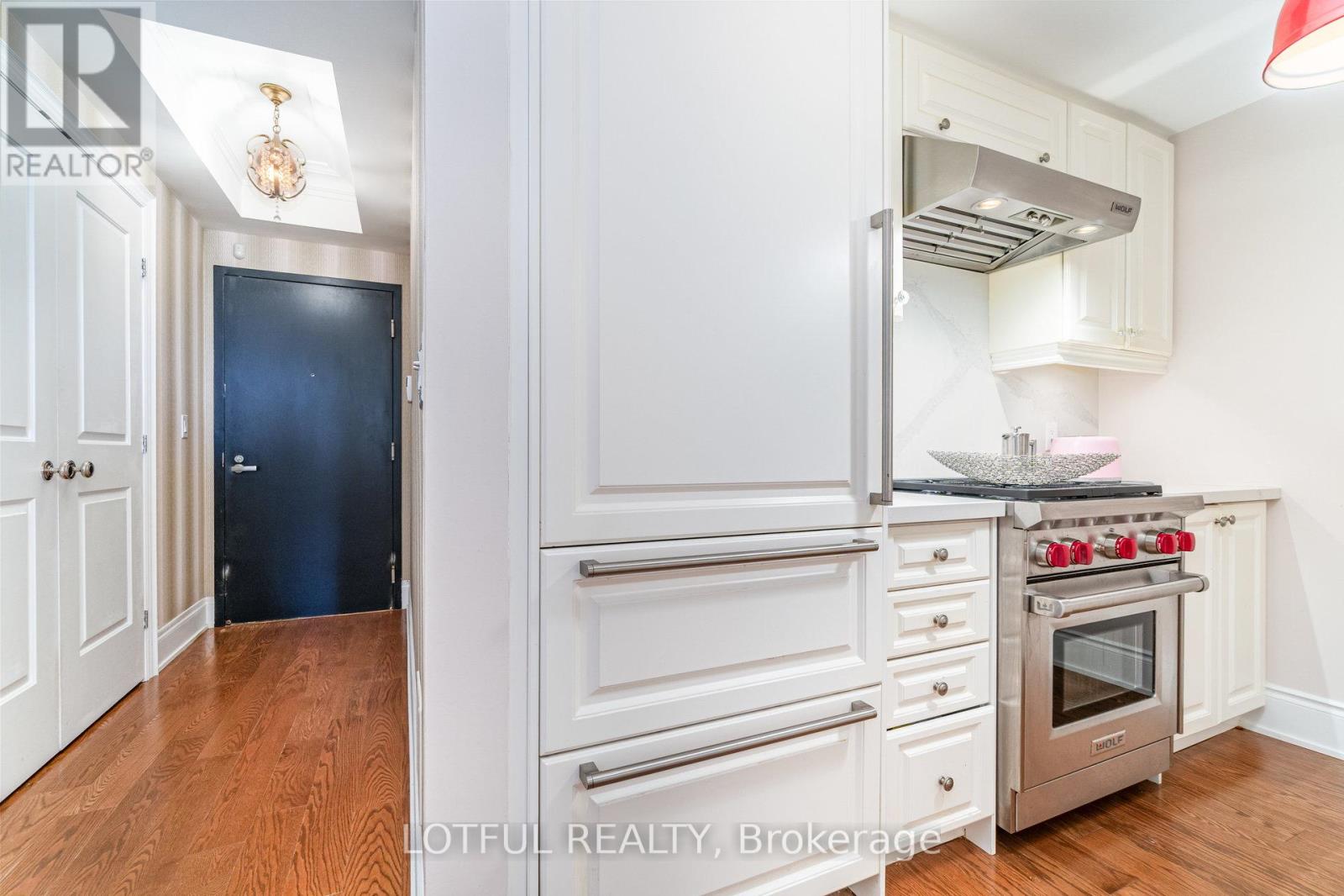 711 - 3500 Lakeshore Road W, Oakville, Ontario  L6L 0B4 - Photo 5 - W12786952