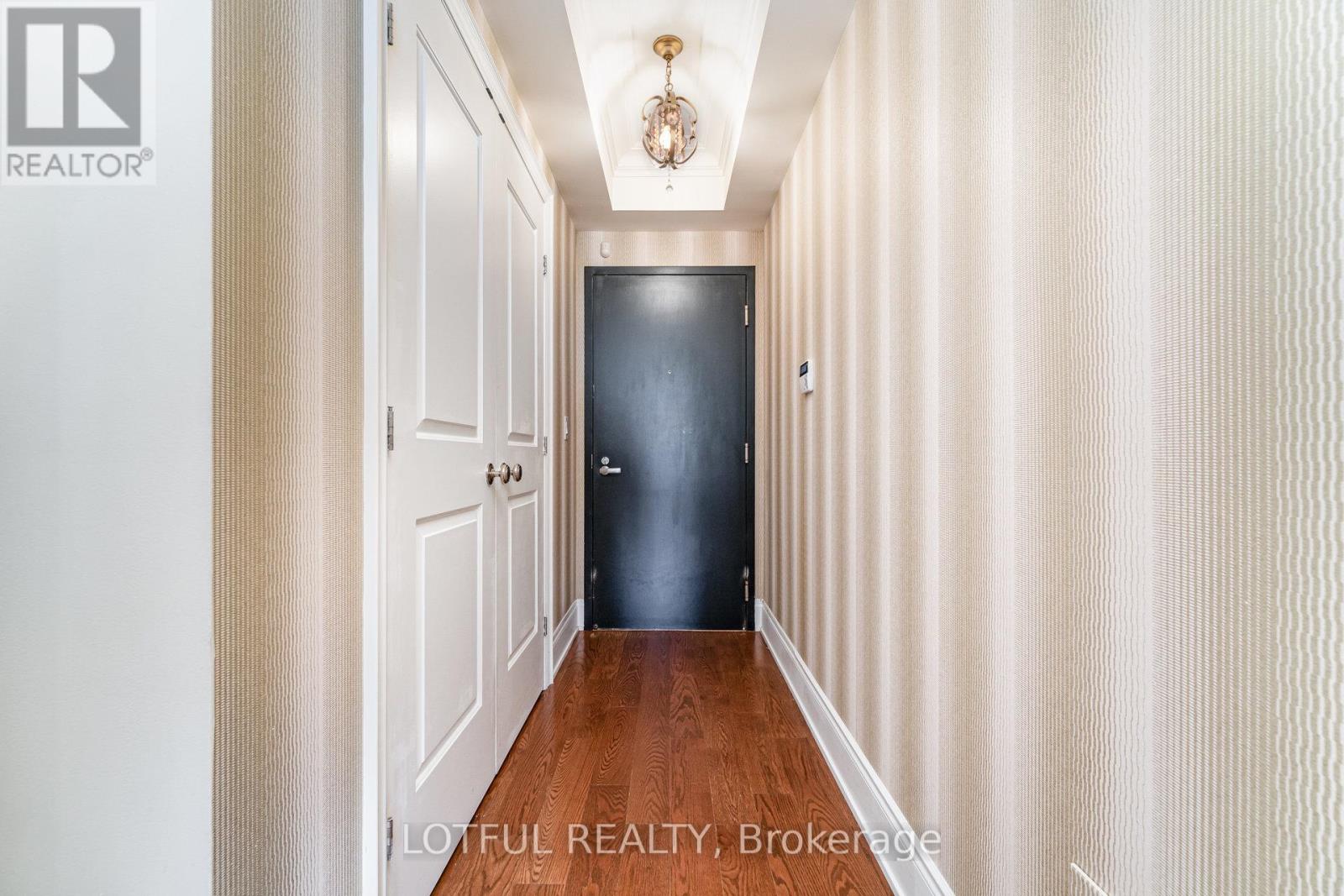 711 - 3500 Lakeshore Road W, Oakville, Ontario  L6L 0B4 - Photo 4 - W12786952