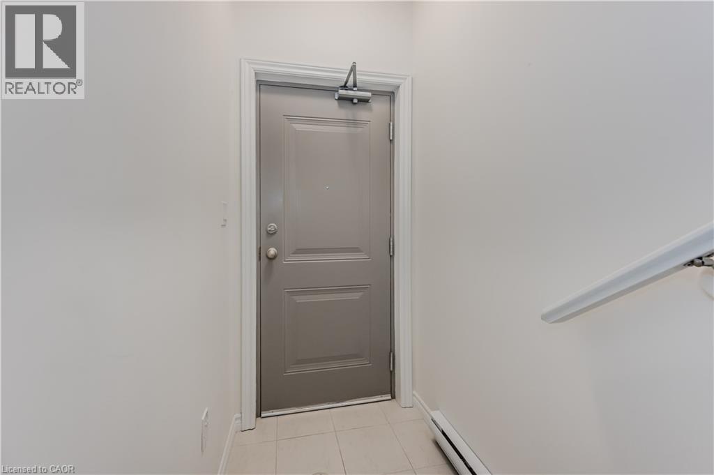 6 Lomond Lane, Kitchener, Ontario  N2R 0R4 - Photo 2 - 40805540