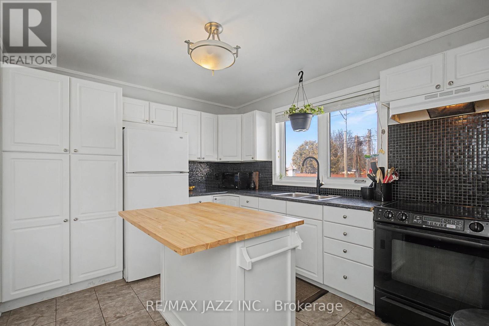 348 Cadillac Avenue S, Oshawa, Ontario  L1H 6A2 - Photo 3 - E12798370