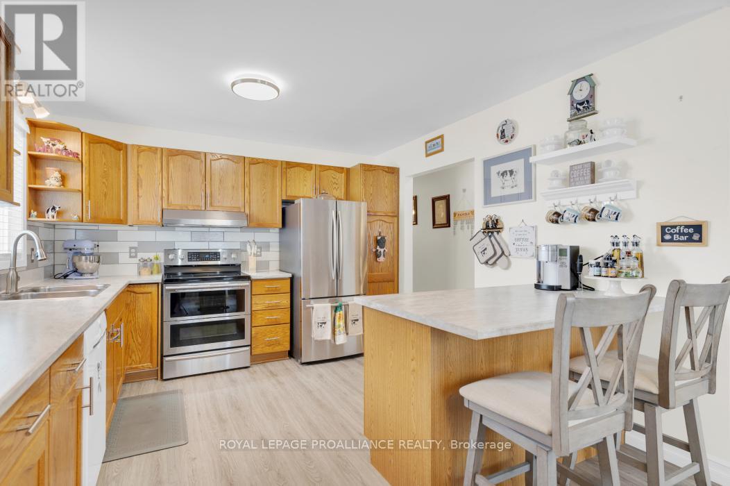 21 Robert Drive, Quinte West, Ontario  K8V 6P2 - Photo 13 - X12798248