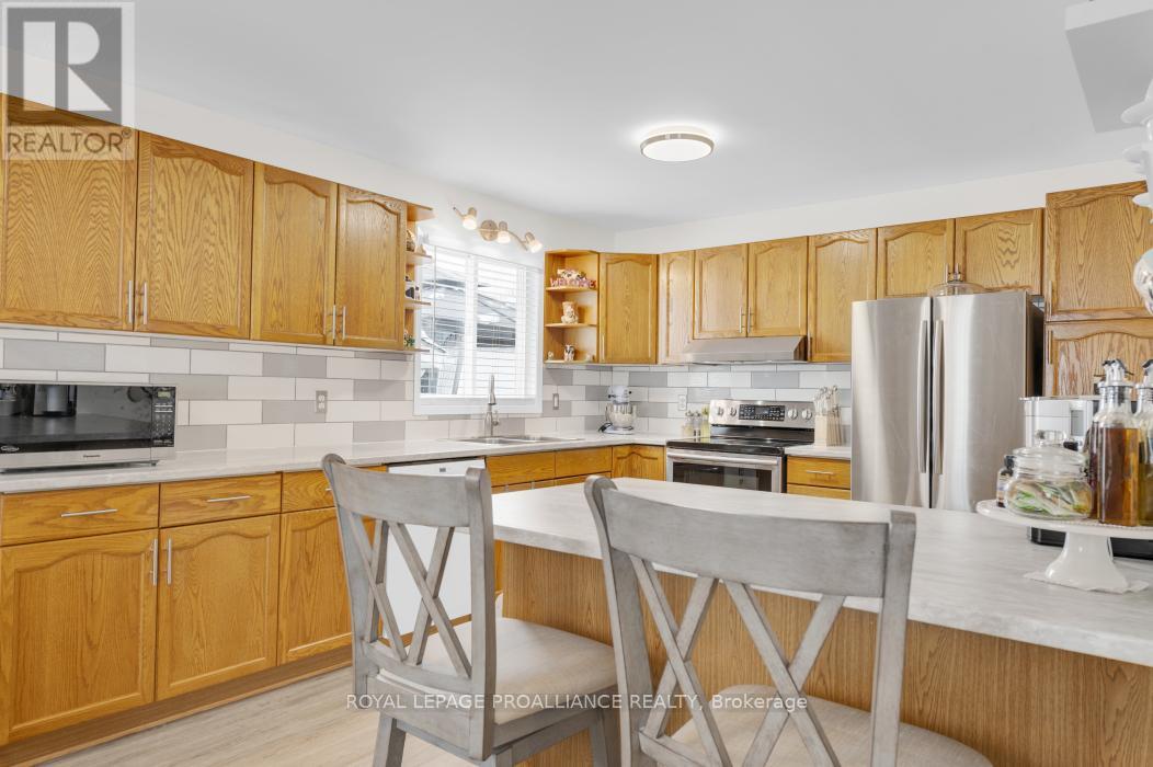 21 Robert Drive, Quinte West, Ontario  K8V 6P2 - Photo 16 - X12798248