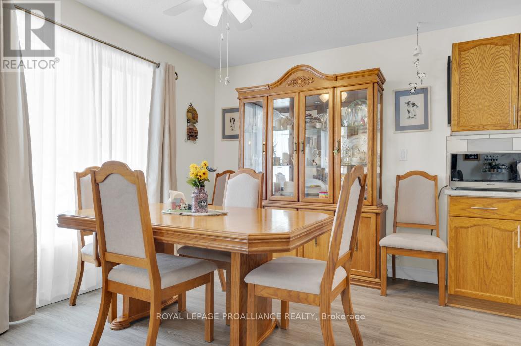 21 Robert Drive, Quinte West, Ontario  K8V 6P2 - Photo 17 - X12798248