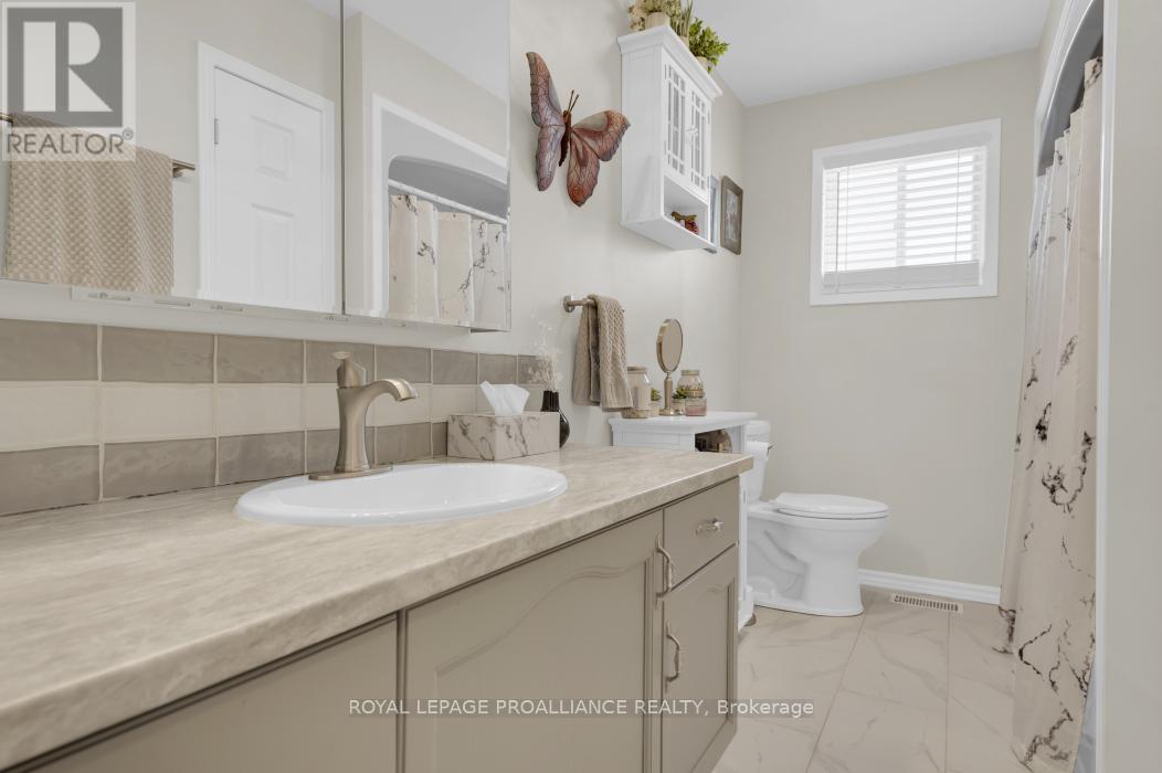 21 Robert Drive, Quinte West, Ontario  K8V 6P2 - Photo 18 - X12798248