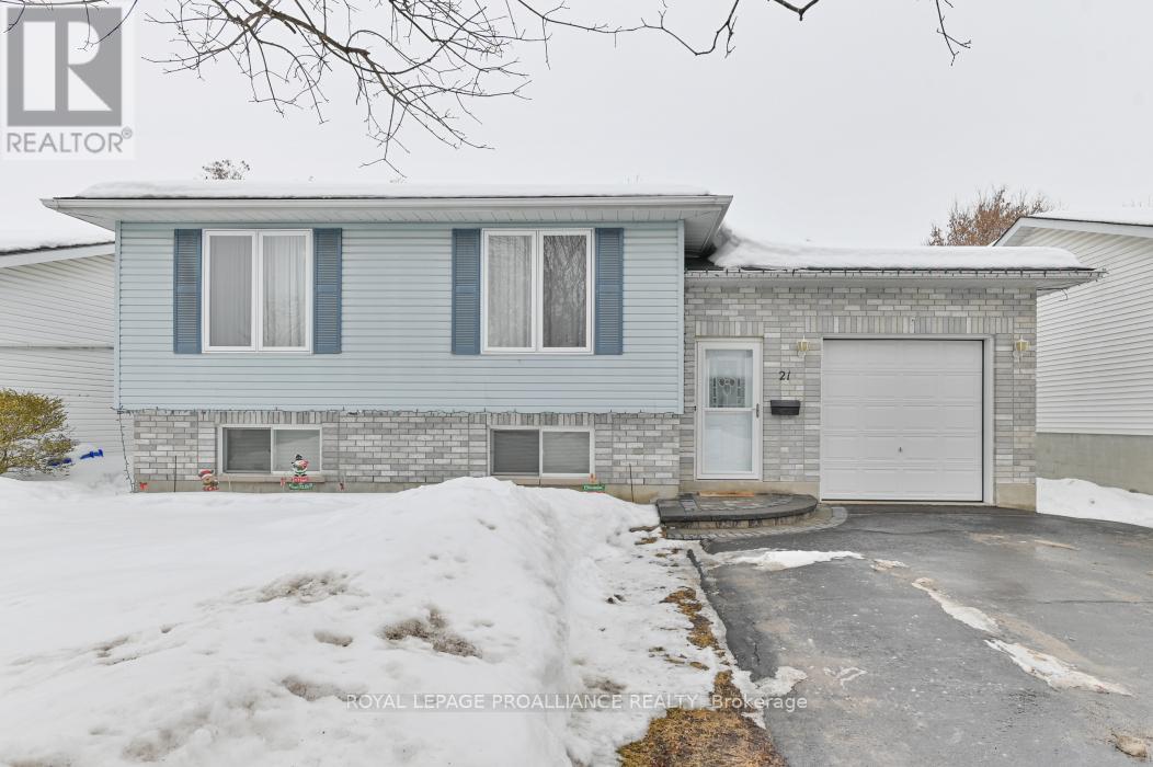 21 Robert Drive, Quinte West, Ontario  K8V 6P2 - Photo 2 - X12798248