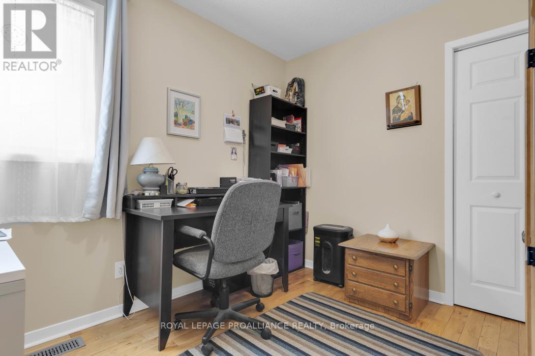 21 Robert Drive, Quinte West, Ontario  K8V 6P2 - Photo 21 - X12798248