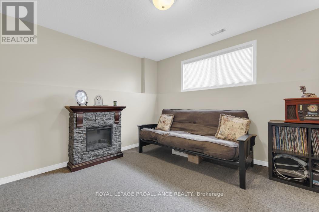 21 Robert Drive, Quinte West, Ontario  K8V 6P2 - Photo 26 - X12798248