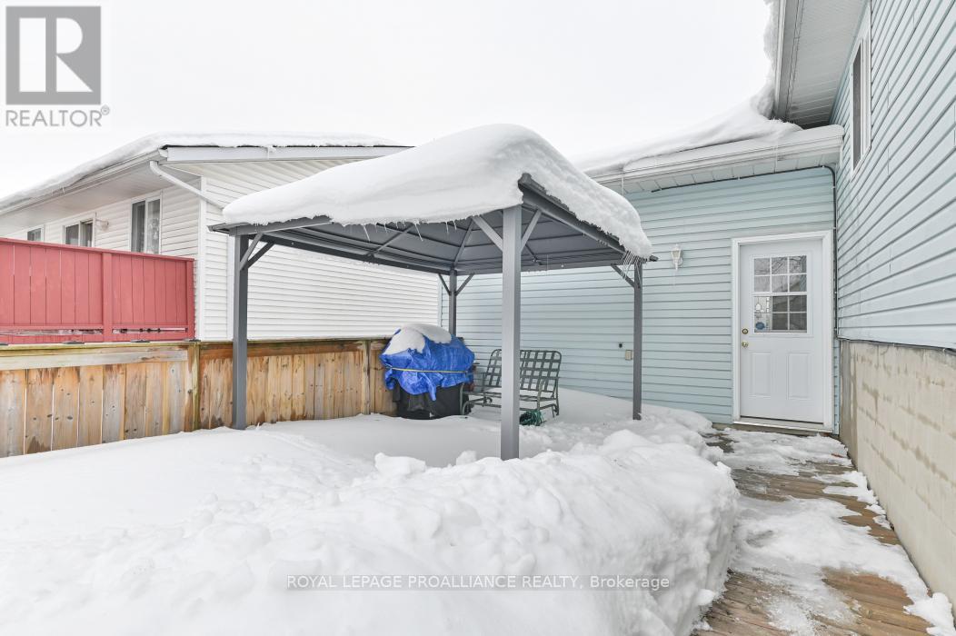 21 Robert Drive, Quinte West, Ontario  K8V 6P2 - Photo 30 - X12798248
