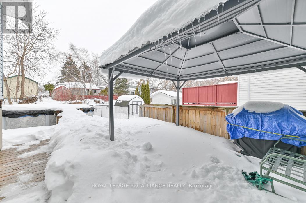 21 Robert Drive, Quinte West, Ontario  K8V 6P2 - Photo 34 - X12798248