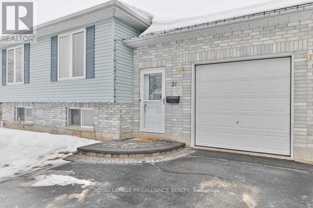21 Robert Drive, Quinte West, Ontario  K8V 6P2 - Photo 4 - X12798248