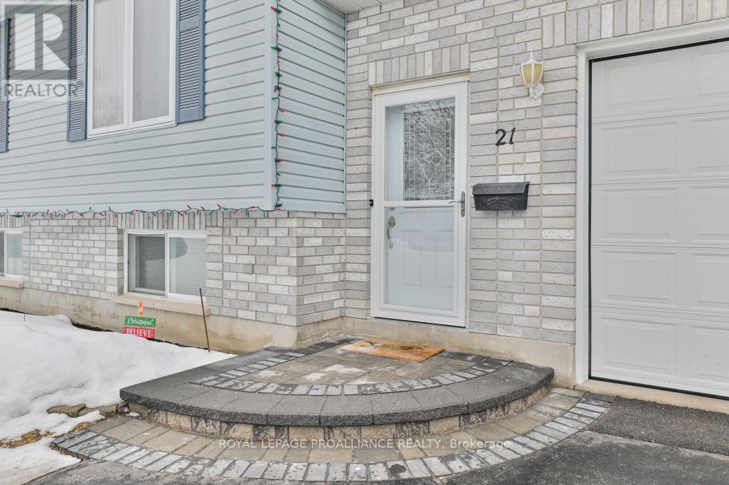 21 Robert Drive, Quinte West, Ontario  K8V 6P2 - Photo 6 - X12798248