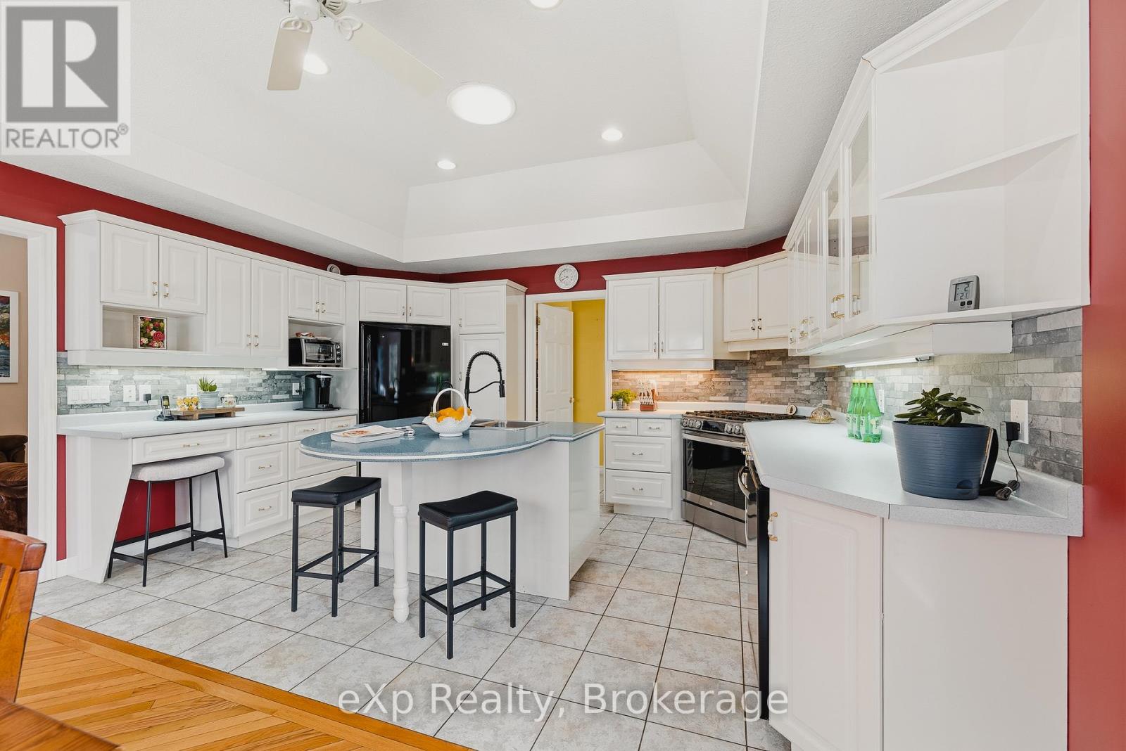 9 Parkview Drive, Wellesley, Ontario N0B 2T0 - Photo 11 - X12798308