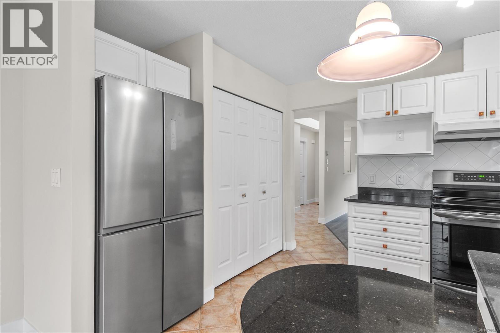 4 2010 20th St, Courtenay, British Columbia  V9N 2G6 - Photo 10 - 1025549