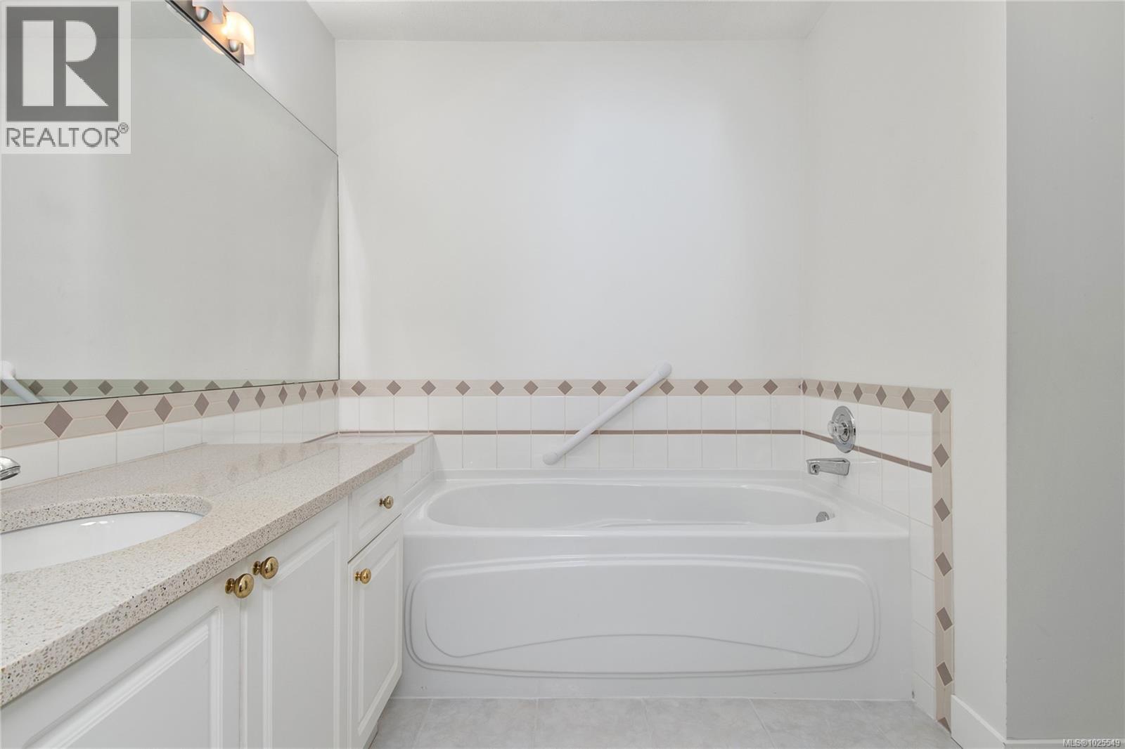 4 2010 20th St, Courtenay, British Columbia  V9N 2G6 - Photo 23 - 1025549