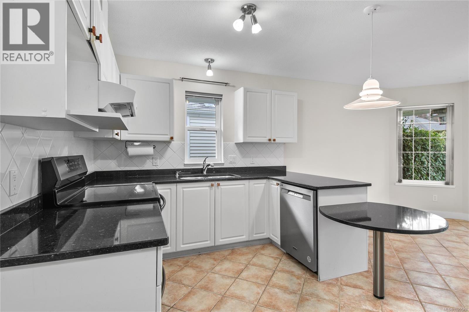 4 2010 20th St, Courtenay, British Columbia  V9N 2G6 - Photo 8 - 1025549