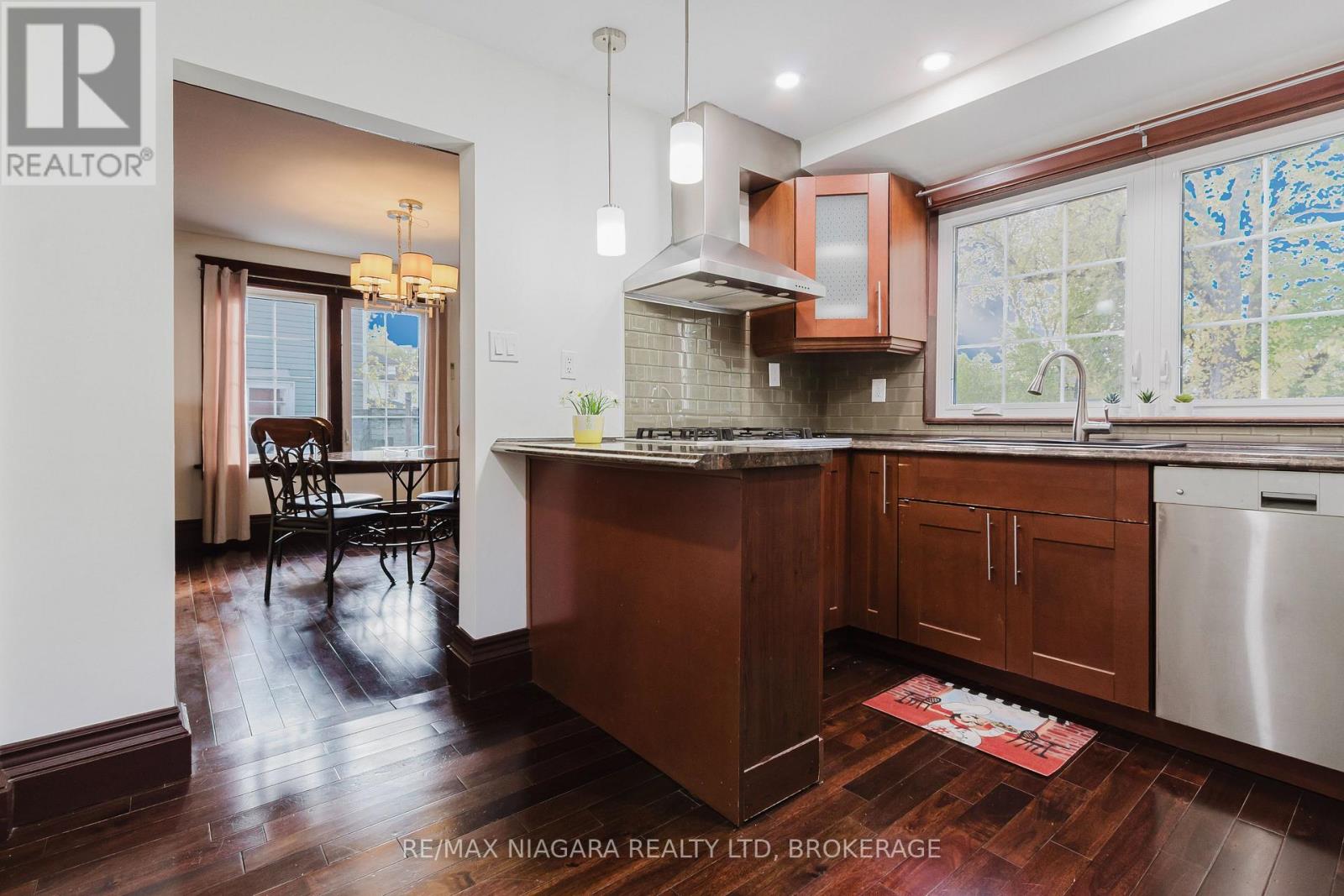 Upper Unit - 4765 Second Avenue, Niagara Falls, Ontario  L2E 4H7 - Photo 16 - X12798236